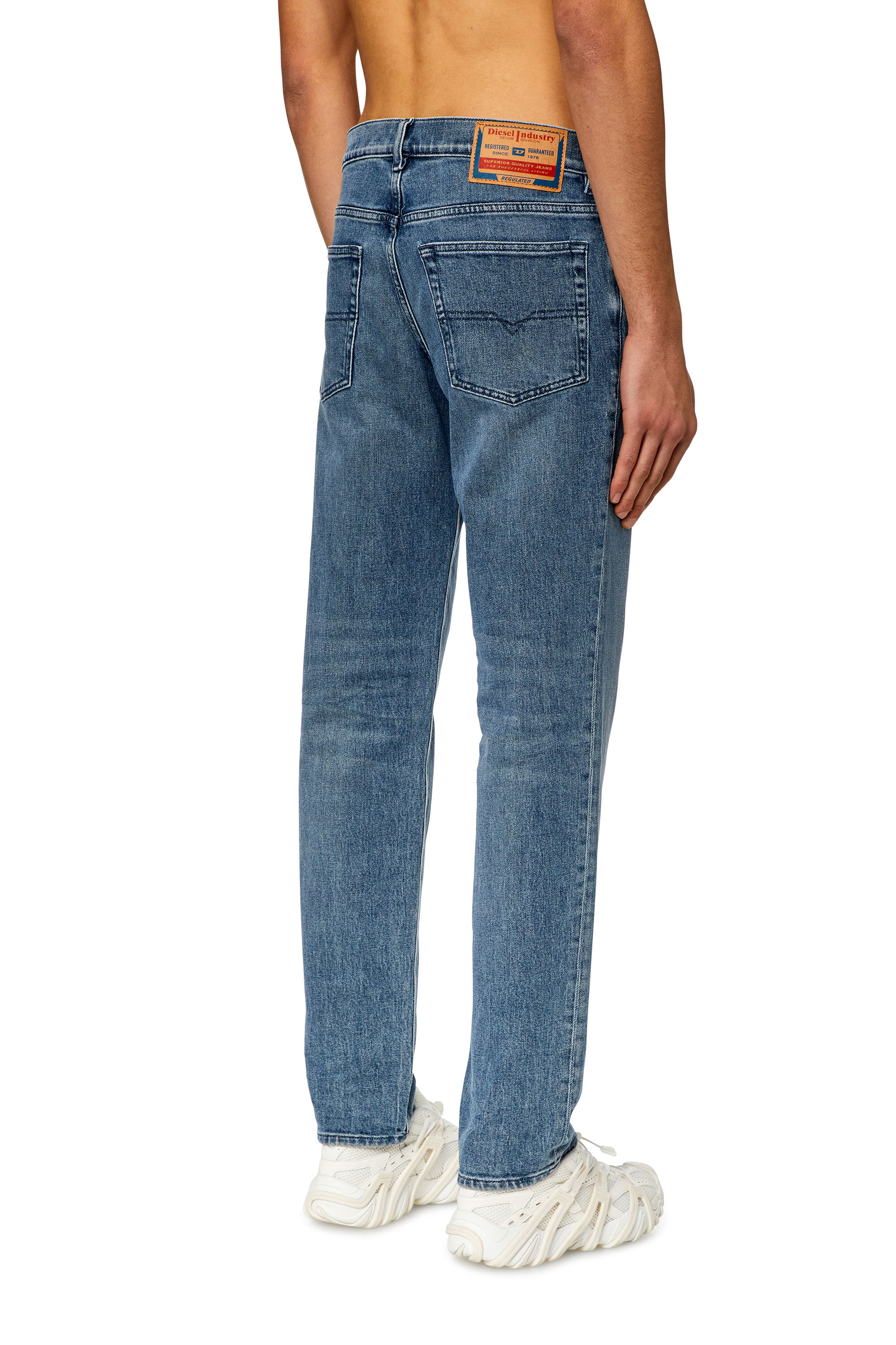 Diesel - Tapered Jeans 2023 D-Finitive 09H30, Azul medio - Image 3
