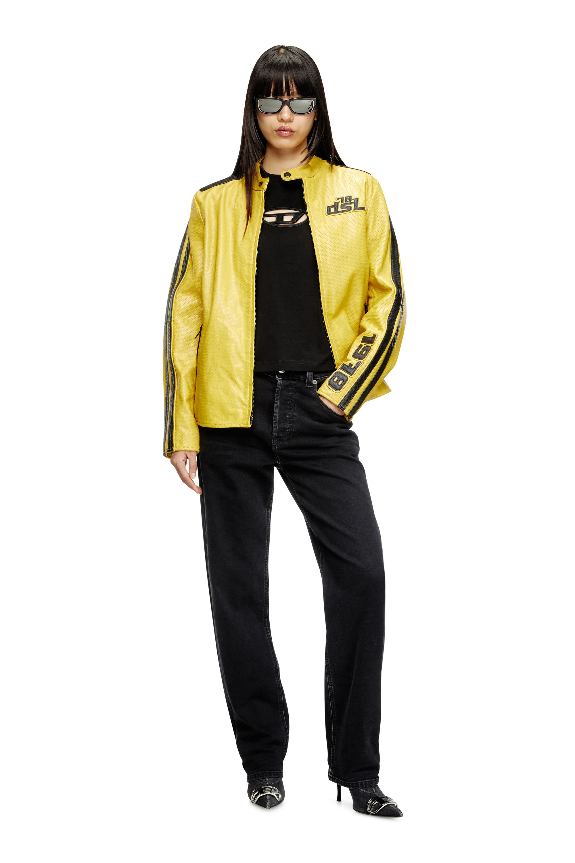 Diesel - T-ROWY-OD, Camiseta boxy con D bordada Mujer in Negro - 1