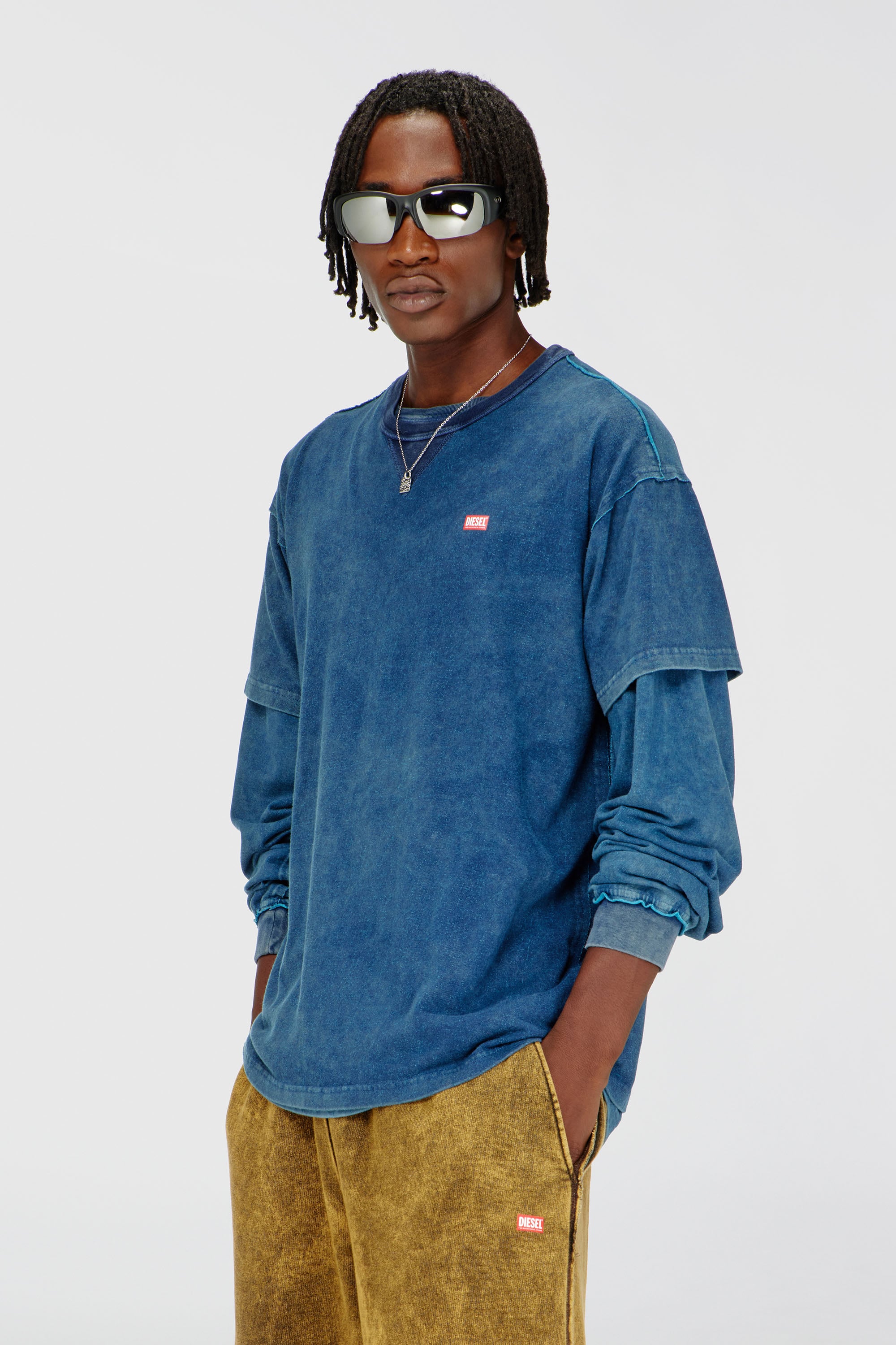 Diesel - T-NORM-RAW, Camiseta acid-wash con detalles deshilachados Hombre in Azul marino - 1
