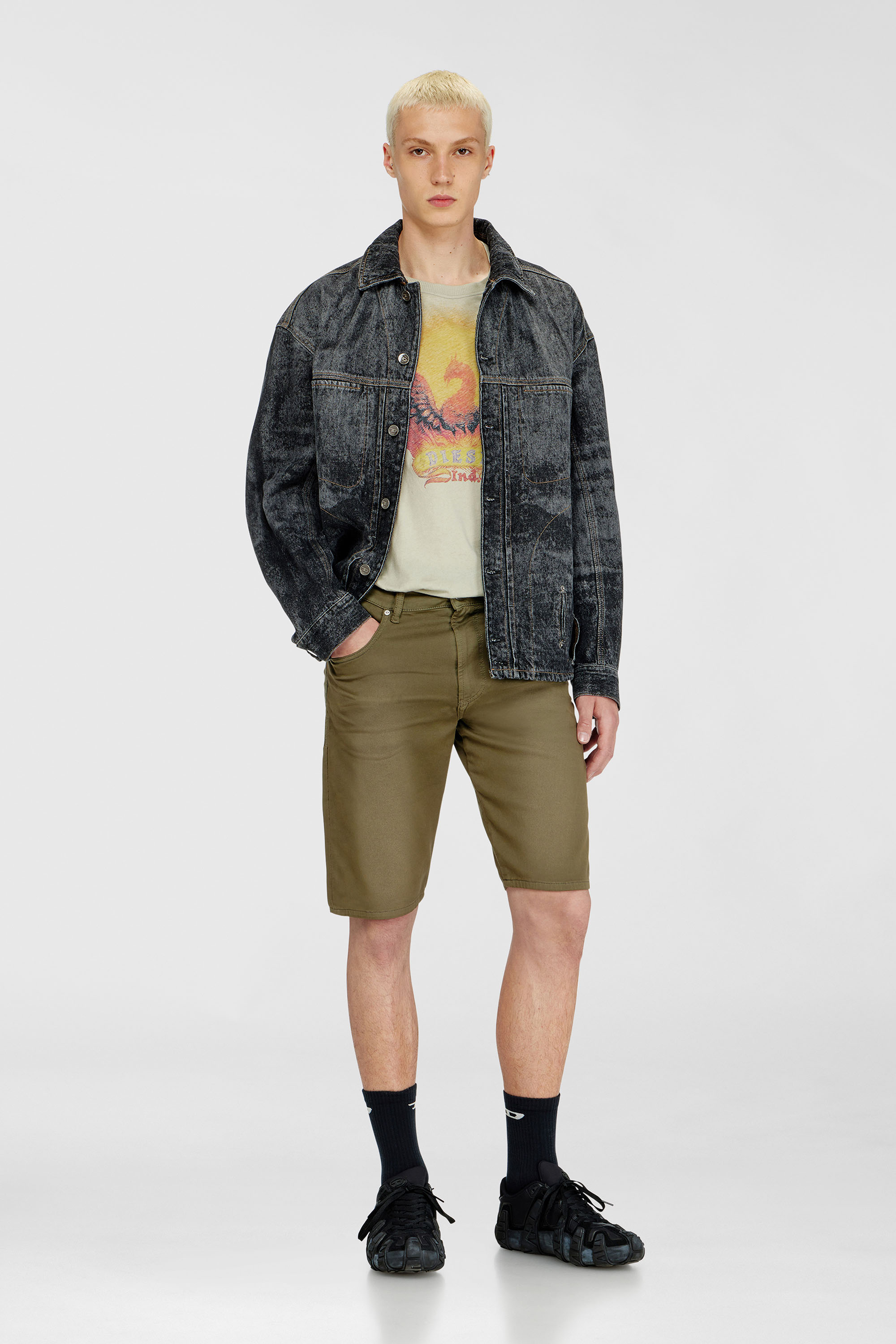 Diesel - 2033 D-KROOLEY-SHORT-BW JOGG, Slim shorts en denim de color Hombre in Verde - 1