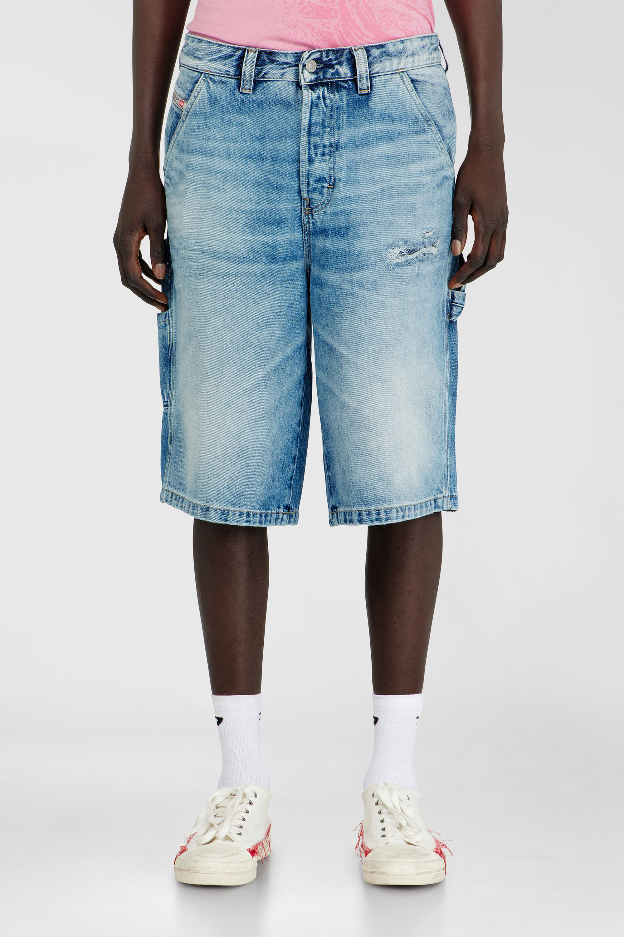 Diesel - D-LIVERY-W-SHORT, Shorts Relaxed en denim fluido con abrasiones Hombre in Azul marino - 1