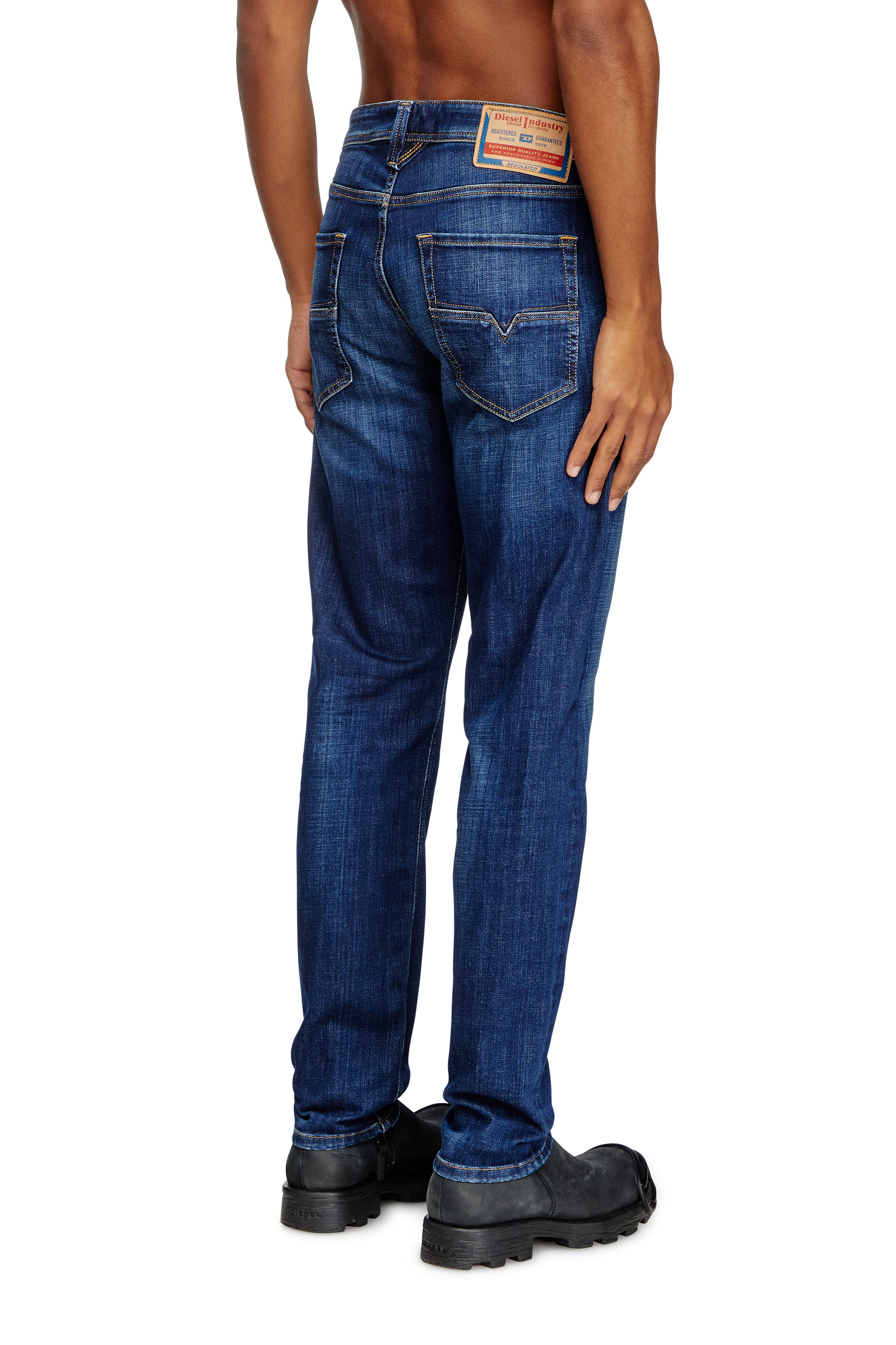 Diesel - Regular Jeans 1986 Larkee-Beex 09L62 Hombre, Azul Oscuro - 4