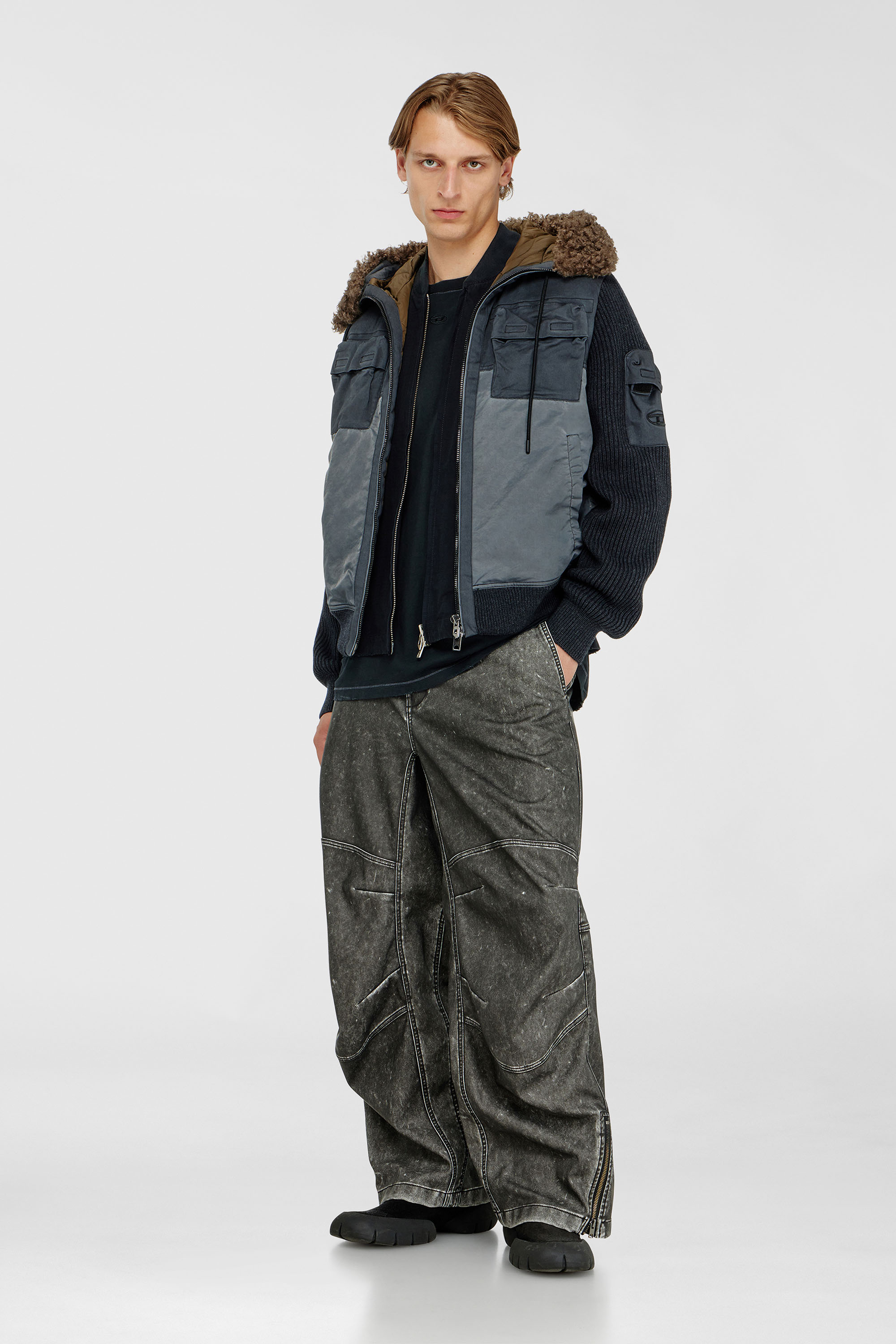 Diesel - W-DELLS, Chaqueta acolchada con capucha y mangas de punto Hombre in Azul marino - 2