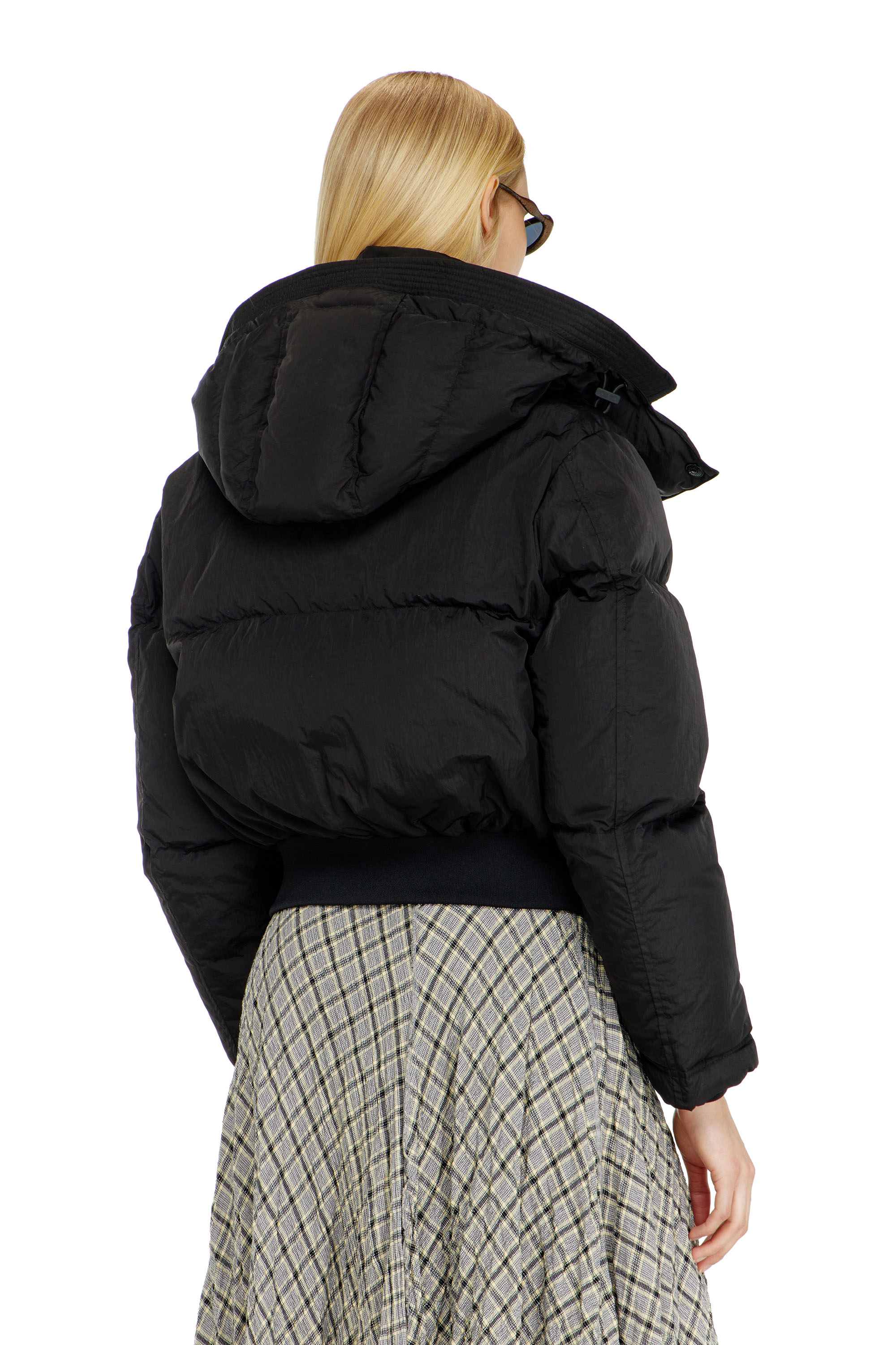 Diesel - W-PEYT-SHORT-NEW-WD, Plum&iacute;fero de nailon arrugado con capucha desmontable Mujer in Negro - 4