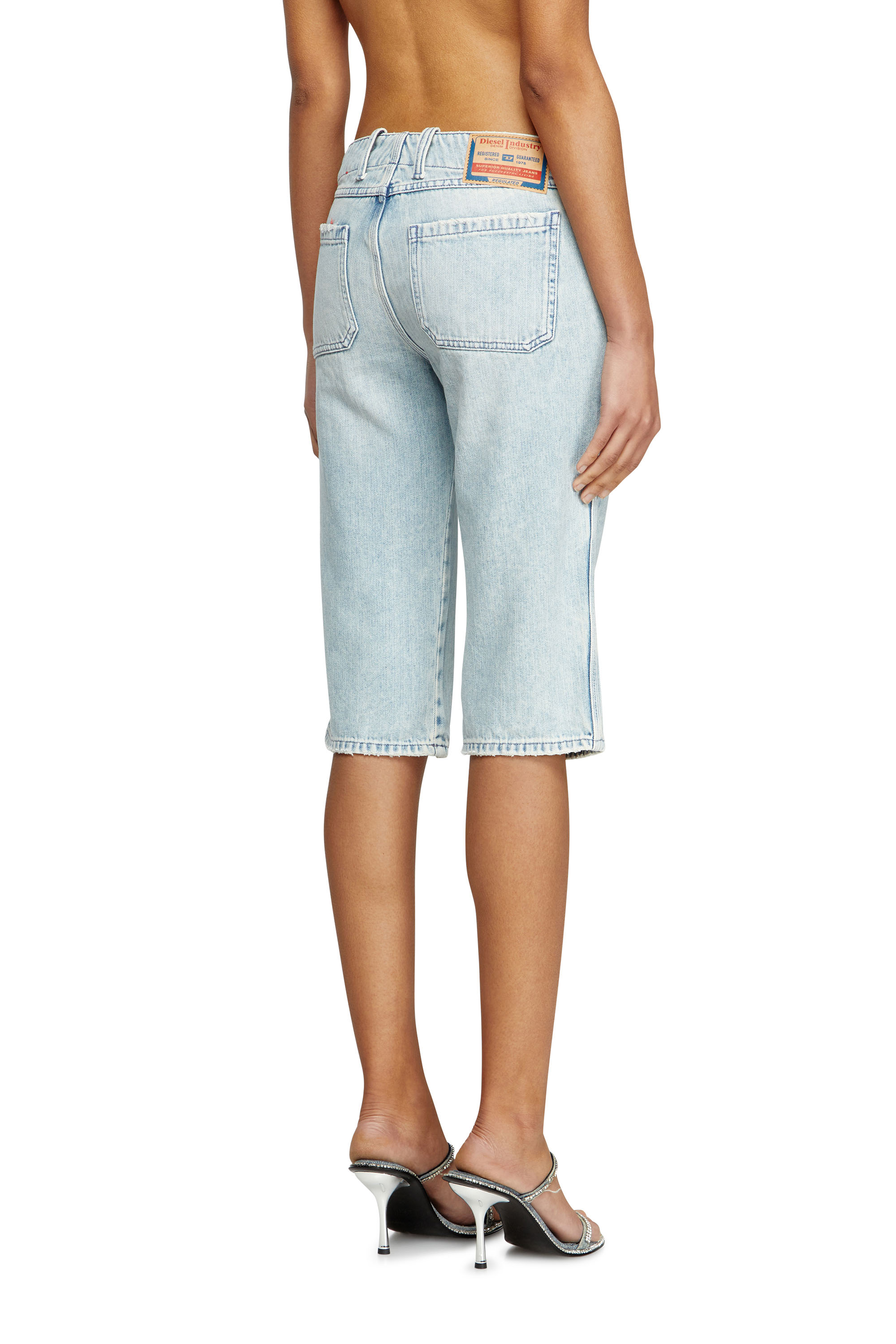 Diesel - DE-KEATE-SHORT, Pantalones cortos tipo capri de denim en espiga Mujer in Azul marino - 4