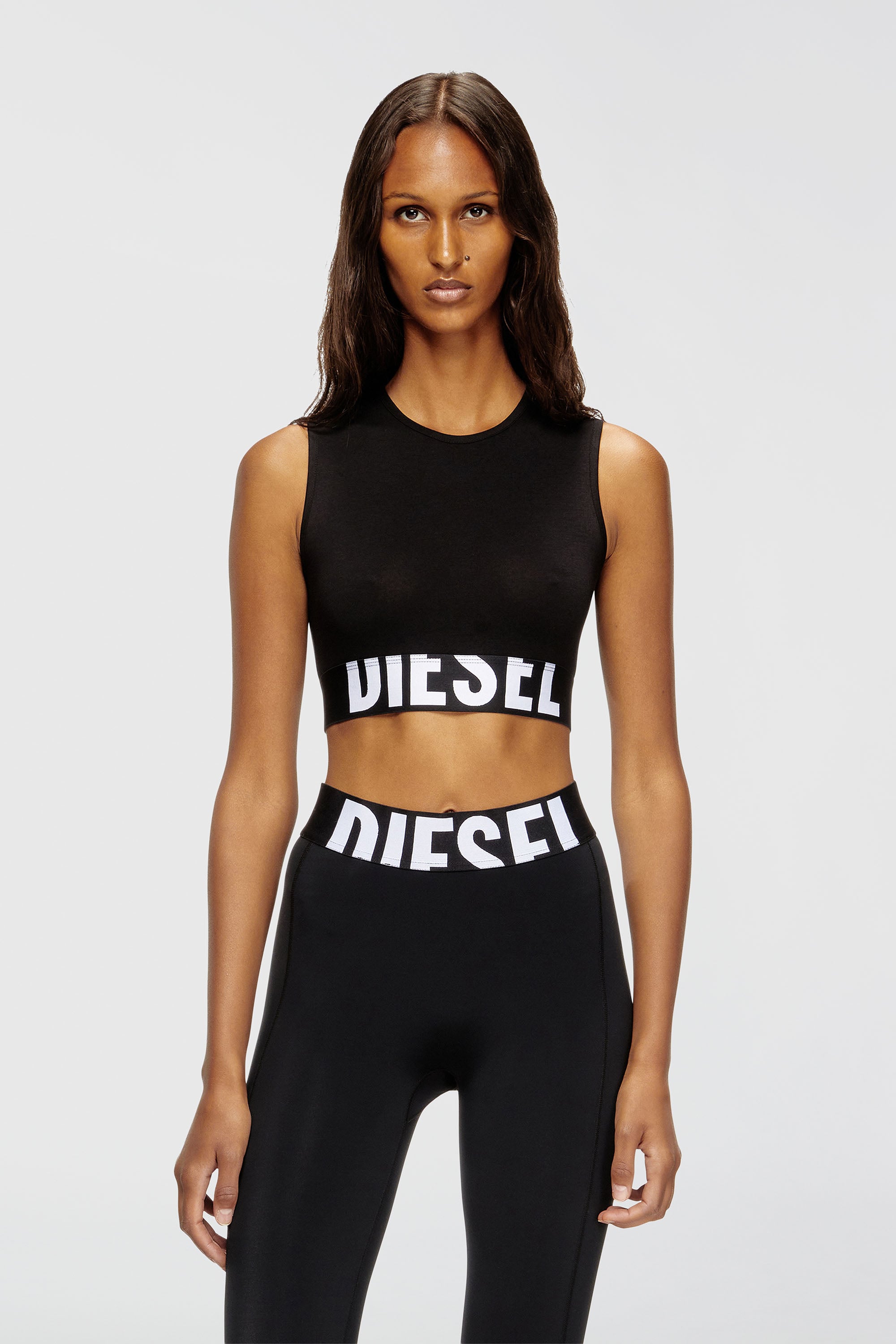 Diesel - ADA-D-POP, Camiseta con tirantes recortada con logotipo recortado Mujer in Negro - 1