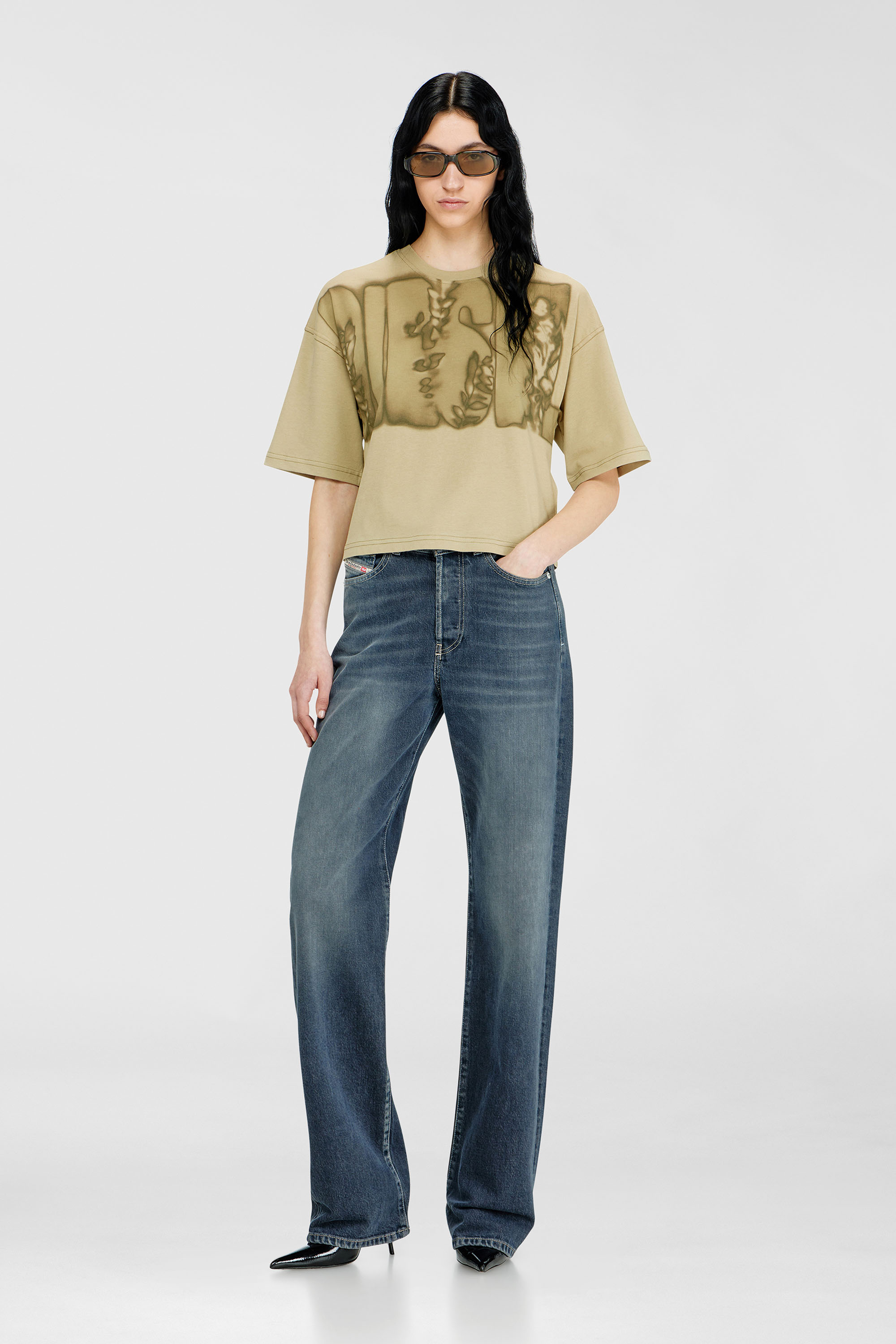 Diesel - T-CROPYN-AA1, Camiseta corta con estampado digital Mujer in Verde - 1