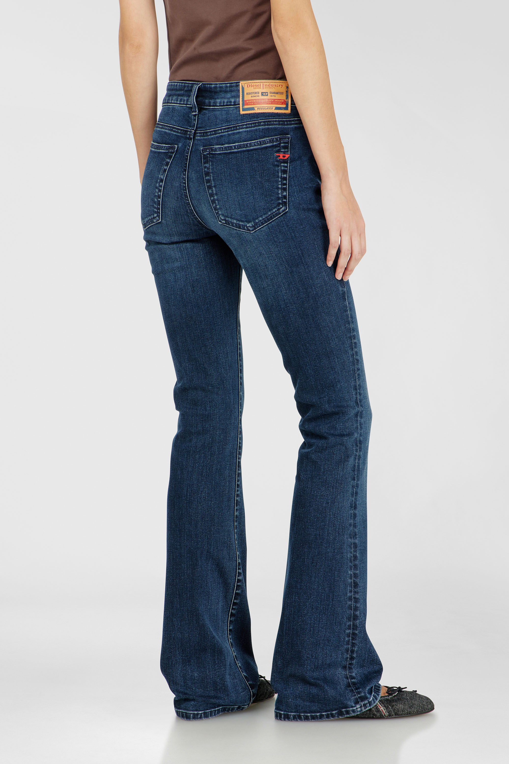 Diesel - Bootcut Jeans 1969 D-Ebbey 0ILDY Mujer, Azul Oscuro - 5