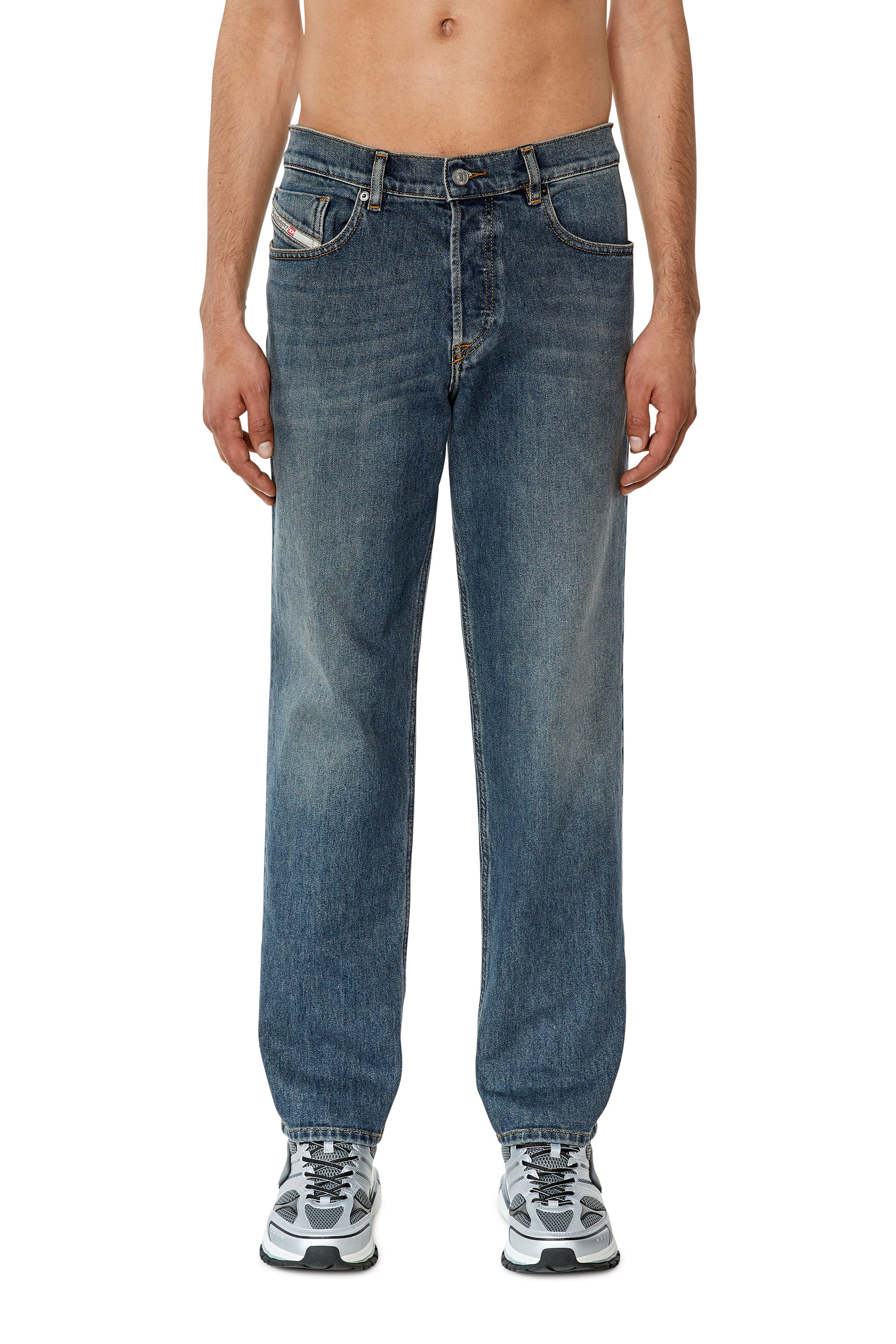 Diesel - 2023 D-Finitive 09F74 Tapered Jeans, Azul medio - Image 1