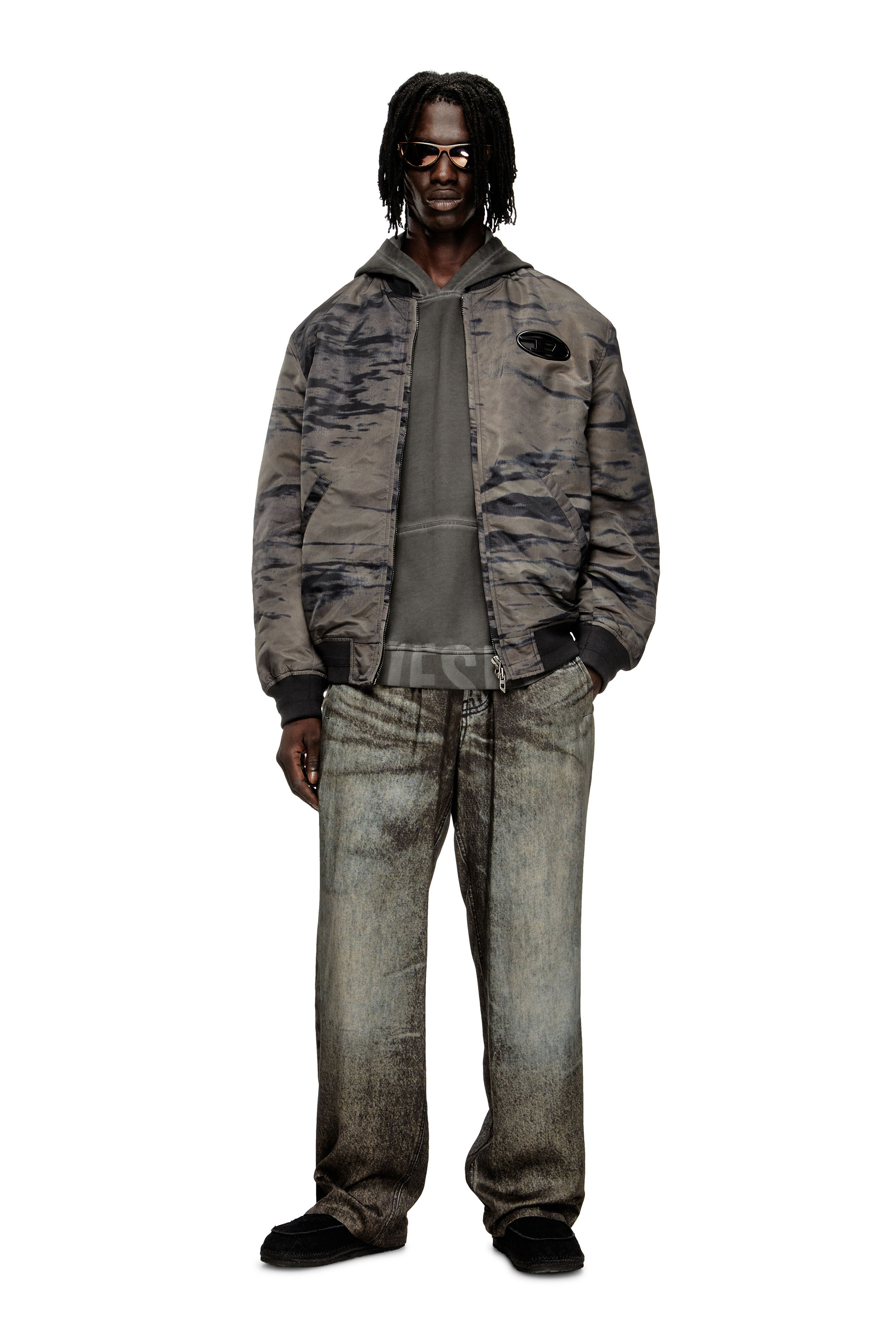 Diesel - J-KEPES-DLBZ, Chaqueta bomber acolchada en satén estampado Hombre in Multicolor - 2