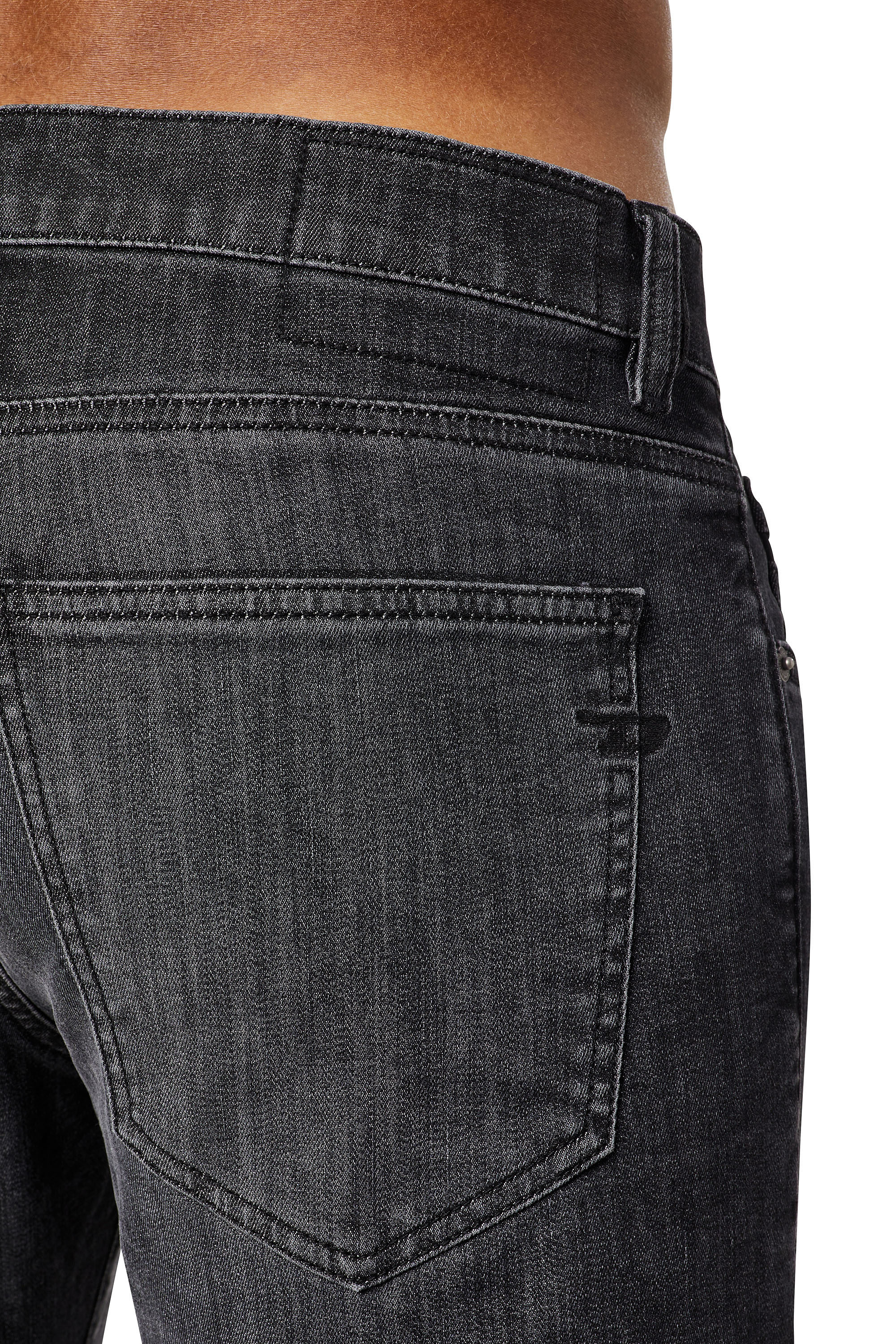 Diesel - D-Strukt JoggJeans® 09D08 Slim, Negro/Gris oscuro - Image 3