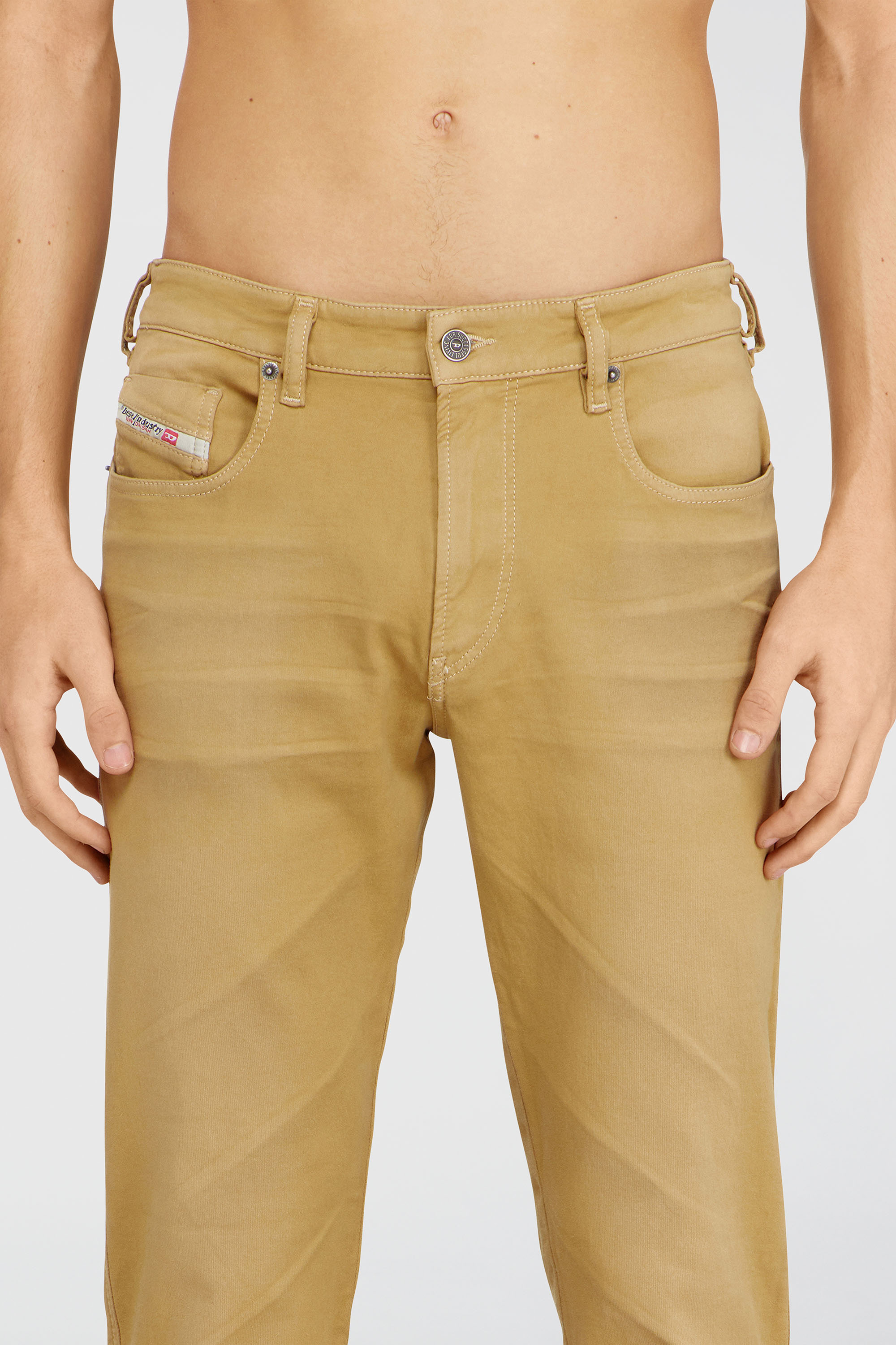Diesel - Slim 2062 D-Strukt Joggjeans&reg; 0670M Hombre, Beige - 5