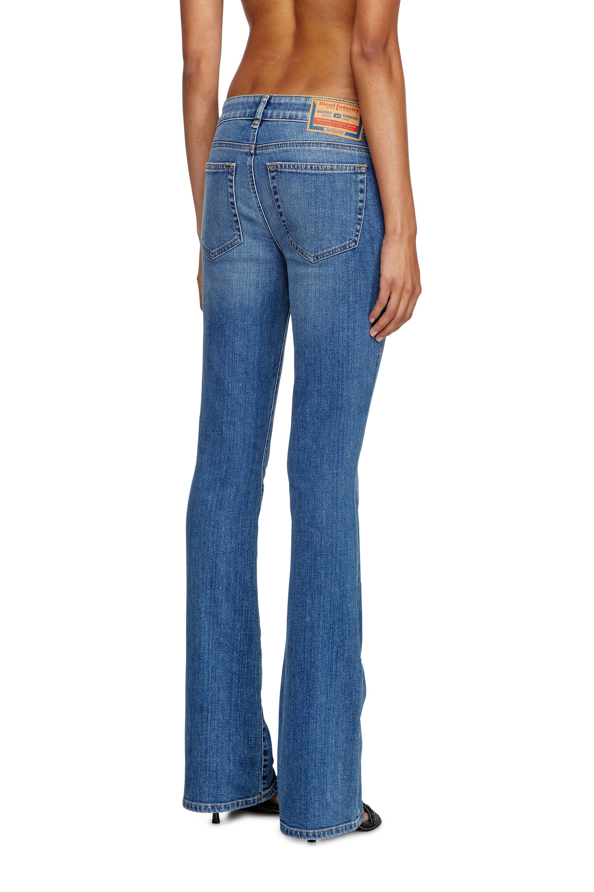 Diesel - Bootcut Jeans 1969 D-Ebbey 09L02 Mujer, Azul medio - 4