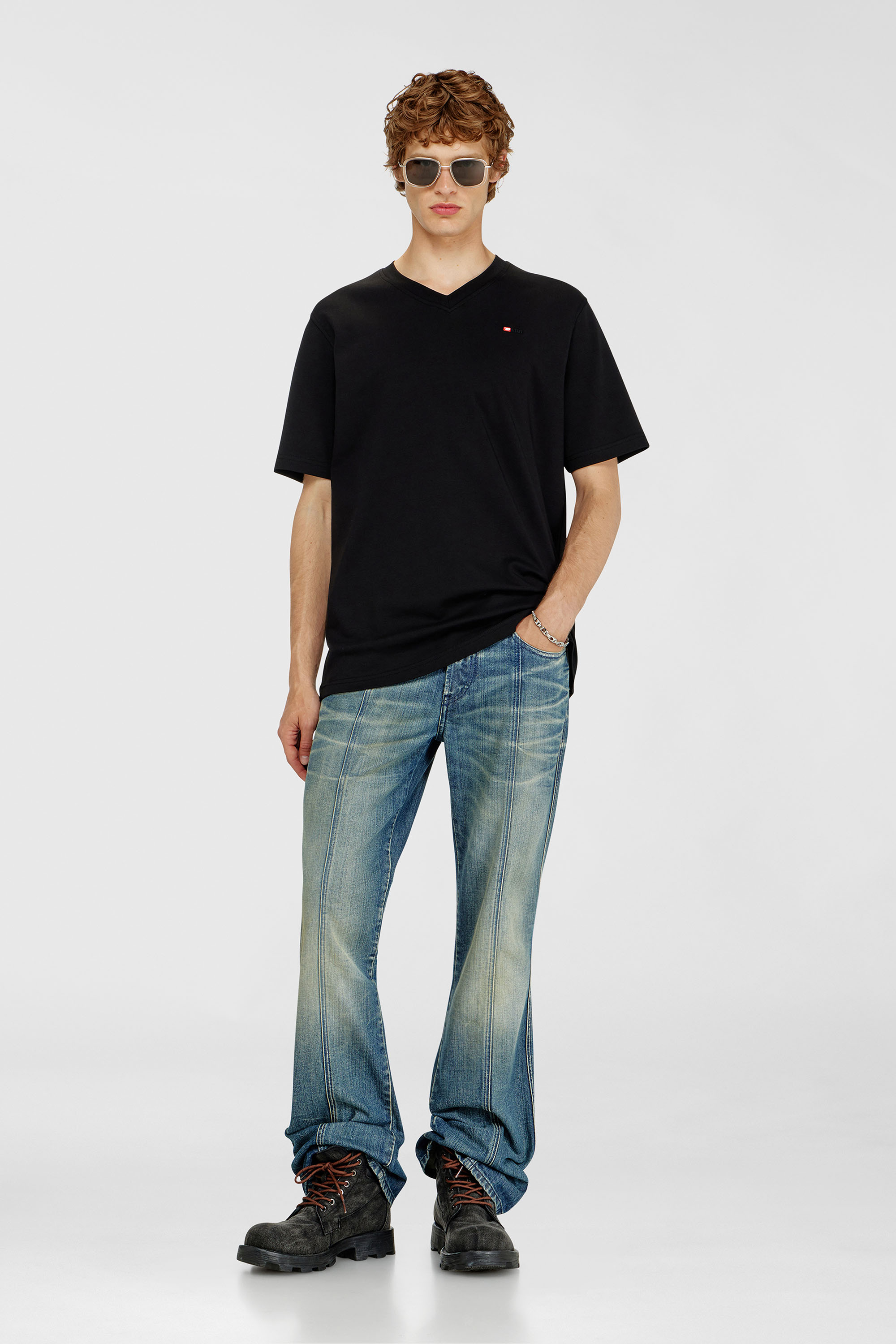 Diesel - T-ADJUST-V-MICRODIV, Camiseta de cuello de pico con microbordado de logo Hombre in Negro - 2