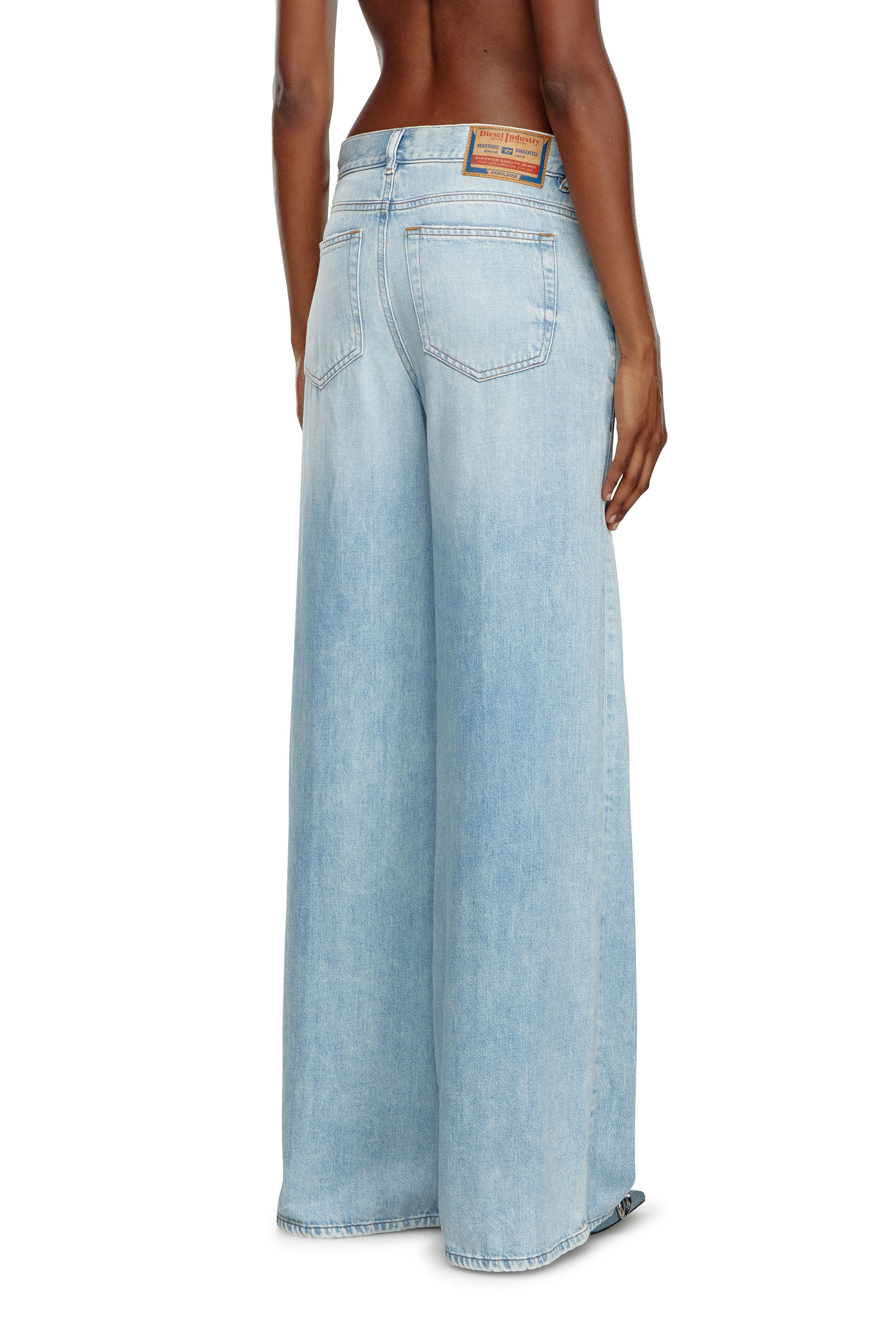 Diesel - Mujer Bootcut and Flare Jeans 1978 D-Akemi 068MQ, Azul Claro - Image 3