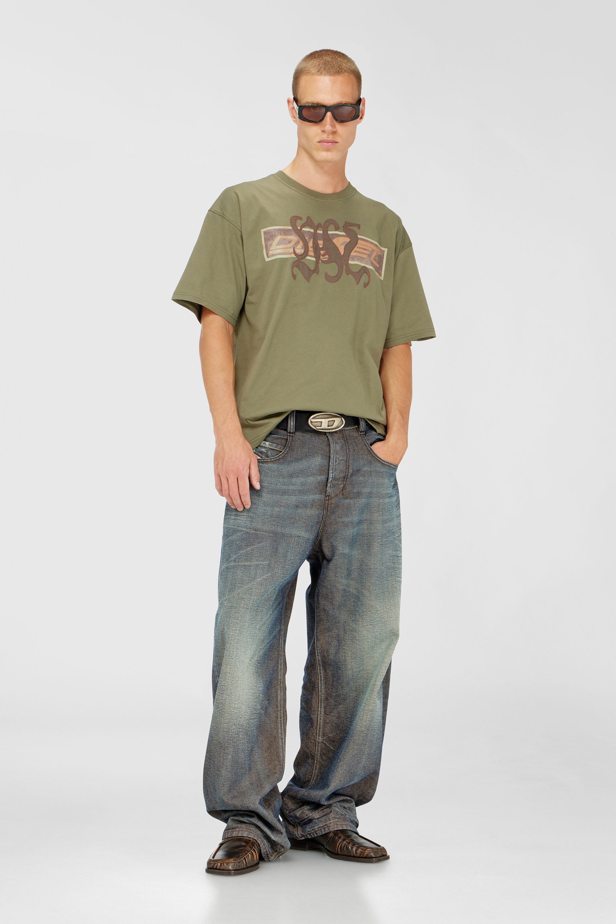 Diesel - T-BOXT-AA17, Camiseta con estampado gr&aacute;fico y patches Hombre in Verde - 2