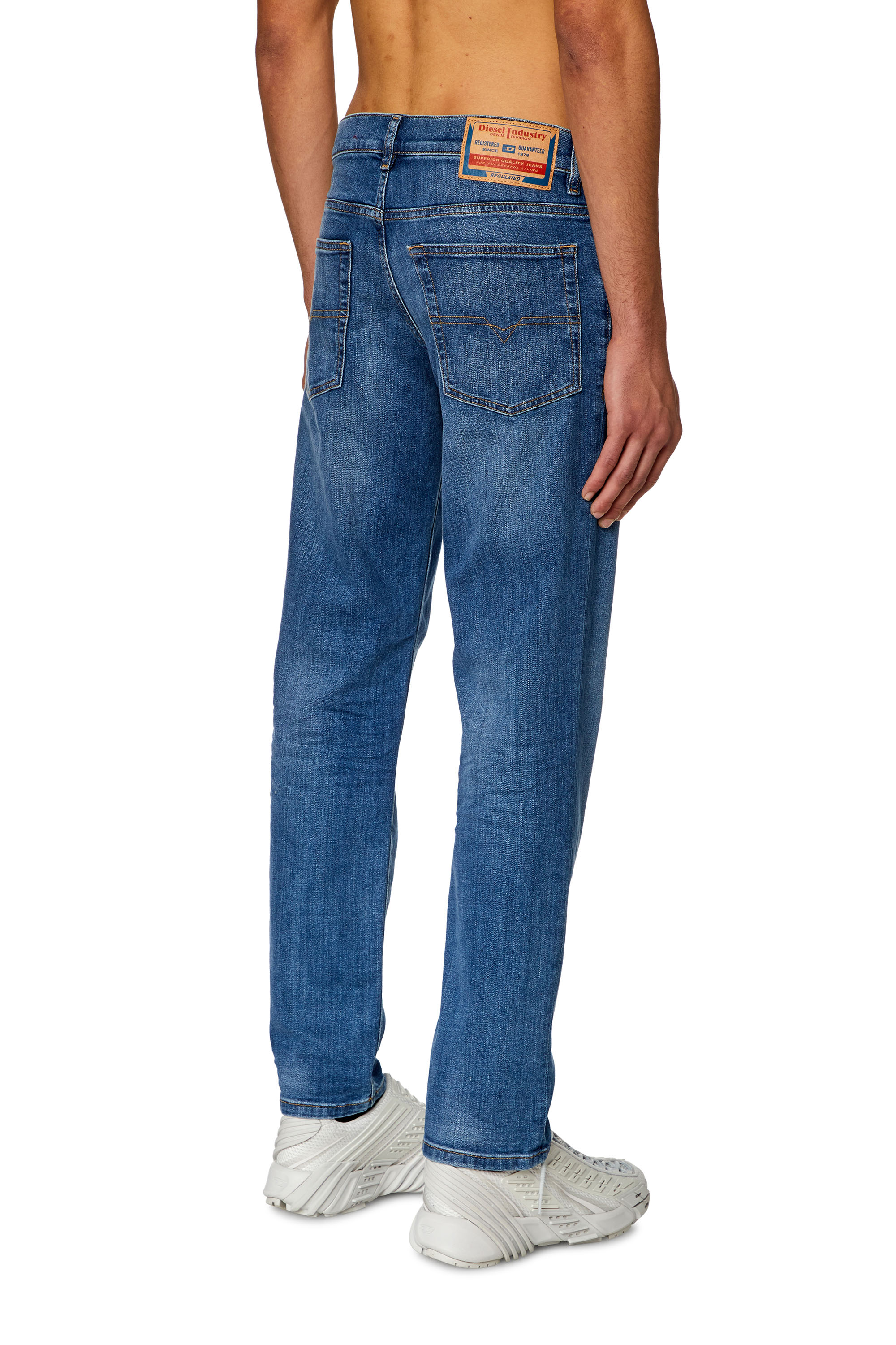 Diesel - Tapered Jeans 2023 D-Finitive 0KIAL, Azul Claro - Image 2
