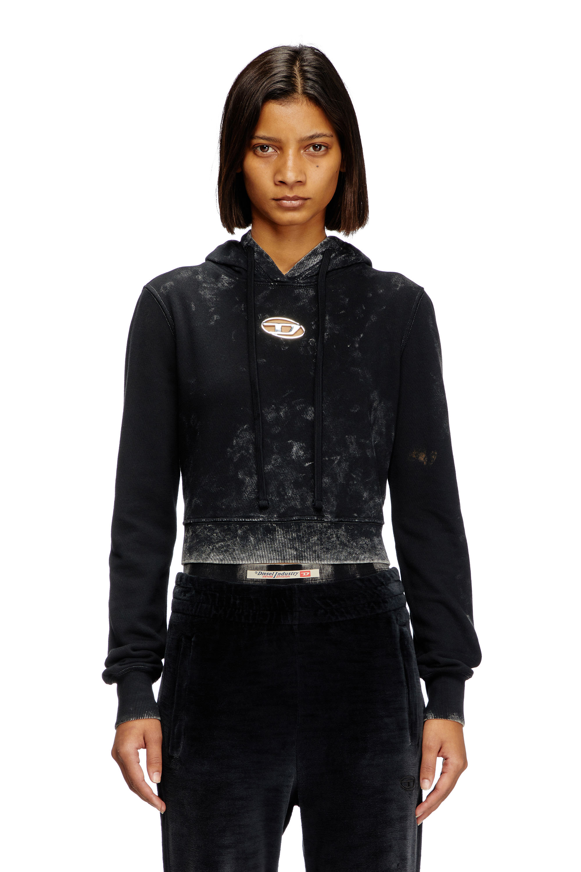 Diesel - F-SLIMMY-HOOD-P5, Sudadera recortada desteñida con capucha y logotipo de metal Mujer in Negro - 3