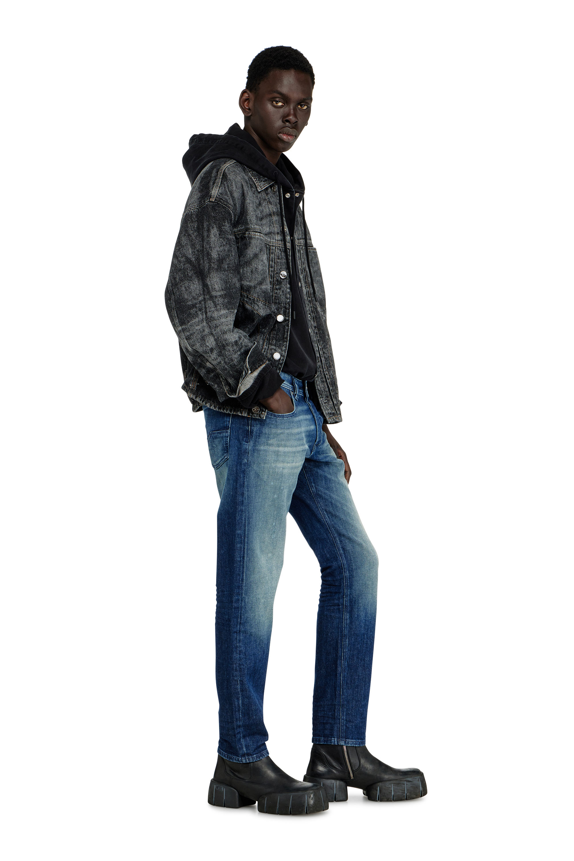 Diesel - Regular Jeans 1986 Larkee-Beex 0KBBR Hombre, Azul Oscuro - 3