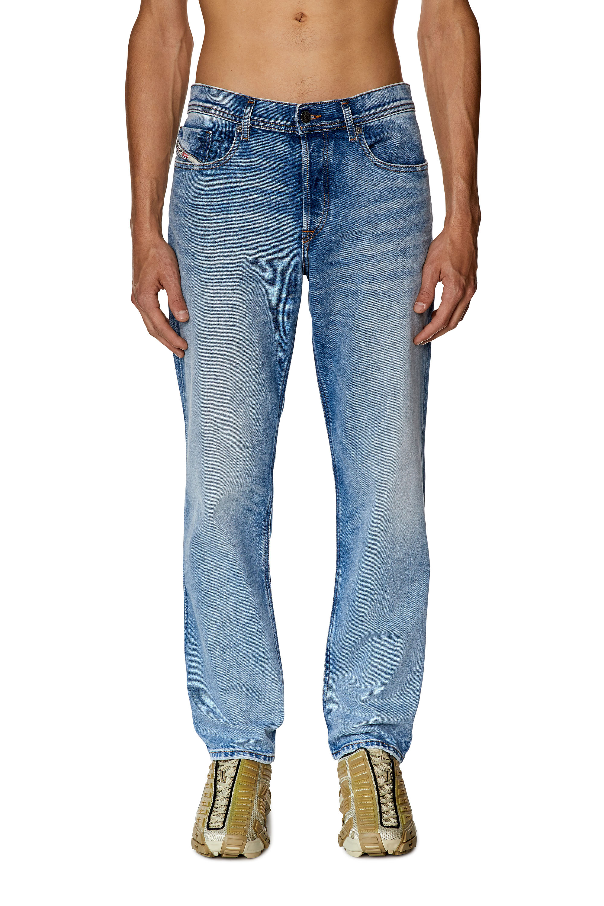 Diesel - 2023 D-Finitive 09G24 Tapered Jeans, Azul Claro - Image 1