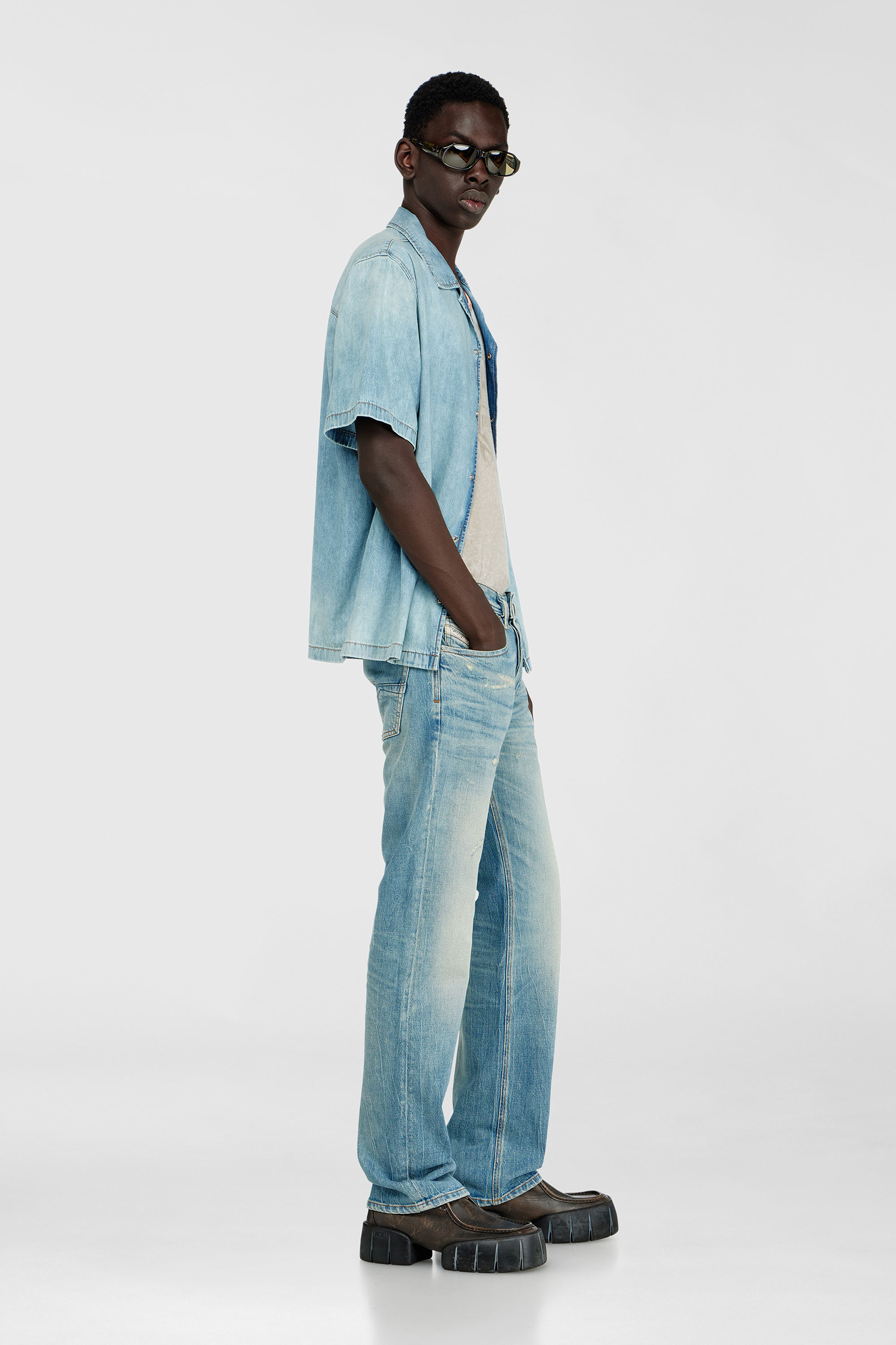 Diesel - Regular Jeans 1985 Larkee 09P33 Hombre, Azul Claro - 1