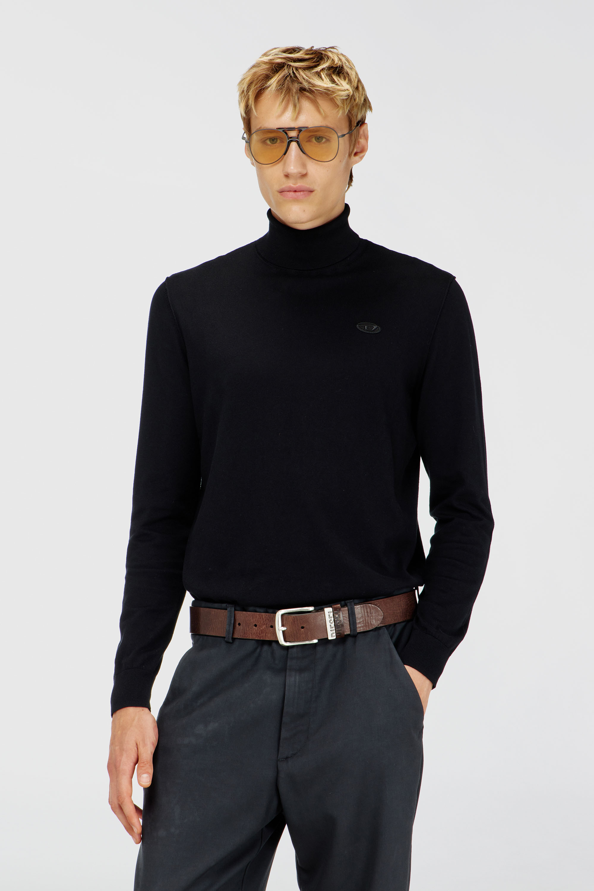 Diesel - K-FREEX-LUP-TAG-T92, Jersey de cuello alto de algod&oacute;n con parche del logotipo Oval D Hombre in Negro - 1