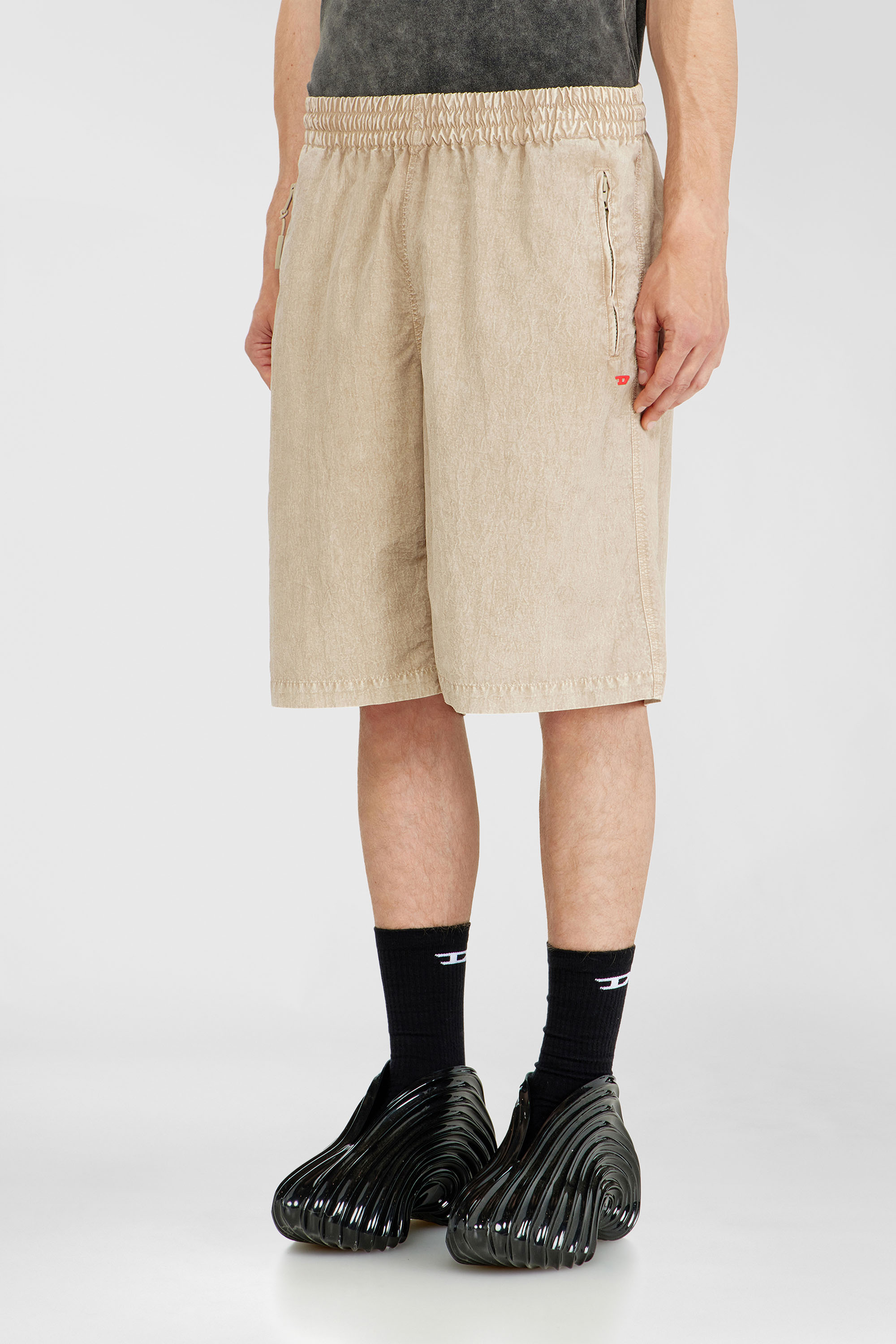 Diesel - P-THECK-SHORT-PLBH, Shorts de nylon tratado Hombre in Beige - 1