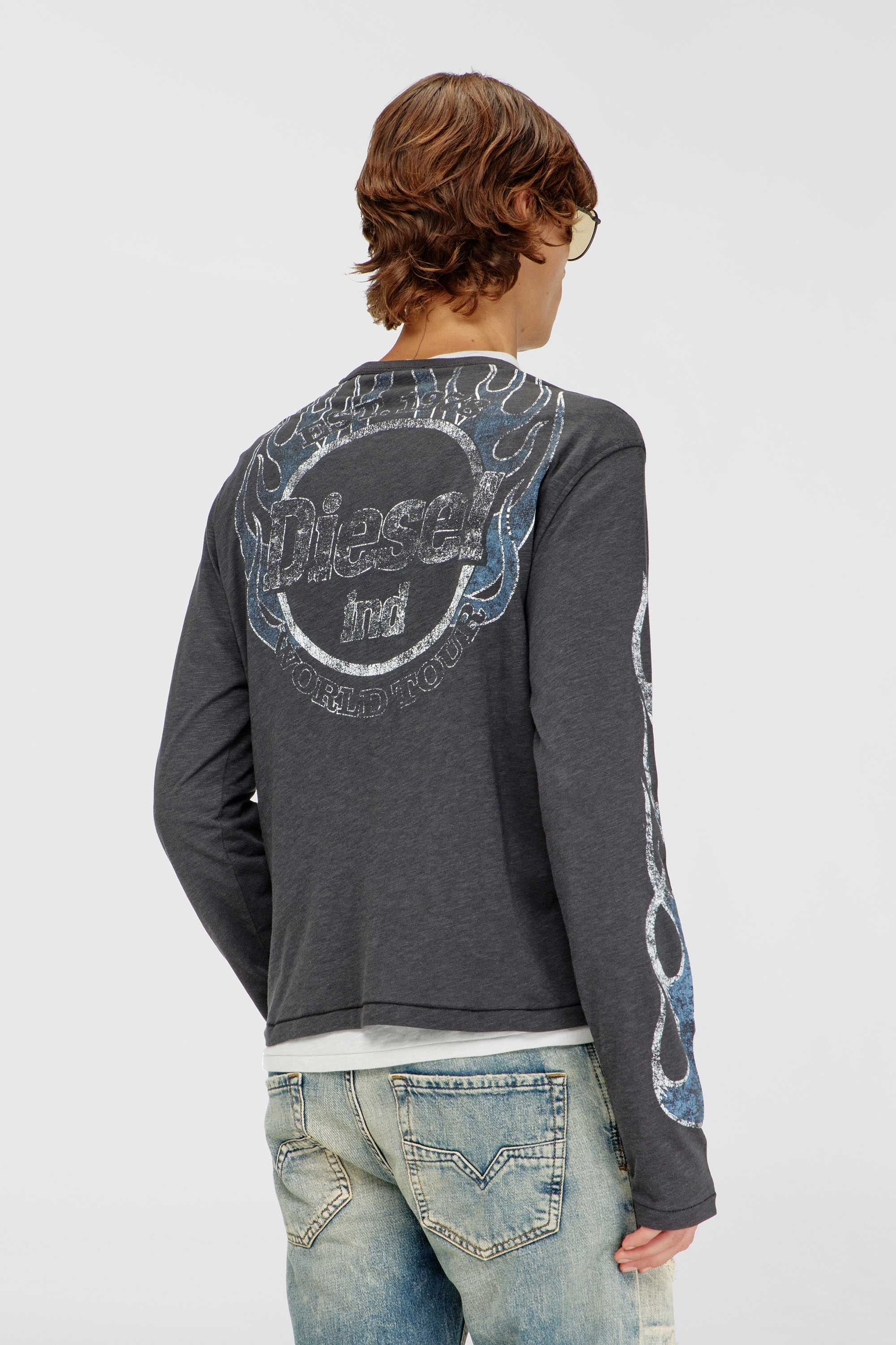 Diesel - T-NOTS-LS, Camiseta de manga larga de jersey flameado con estampado craquelado Hombre in Gris - 3