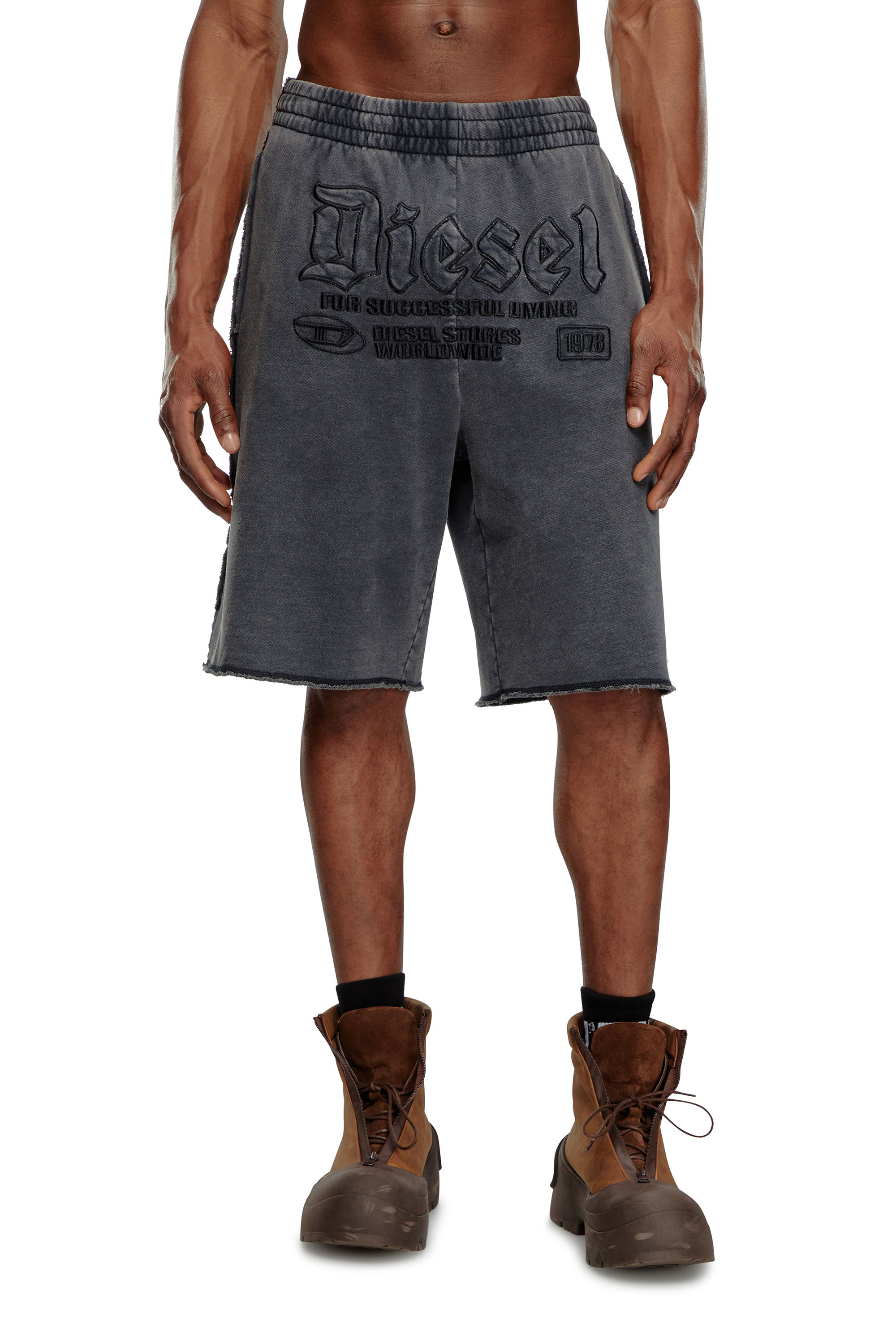 Diesel - P-RAWMARSHY, Hombre Pantalones cortos deportivos con bordado Diesel in Negro - Image 1