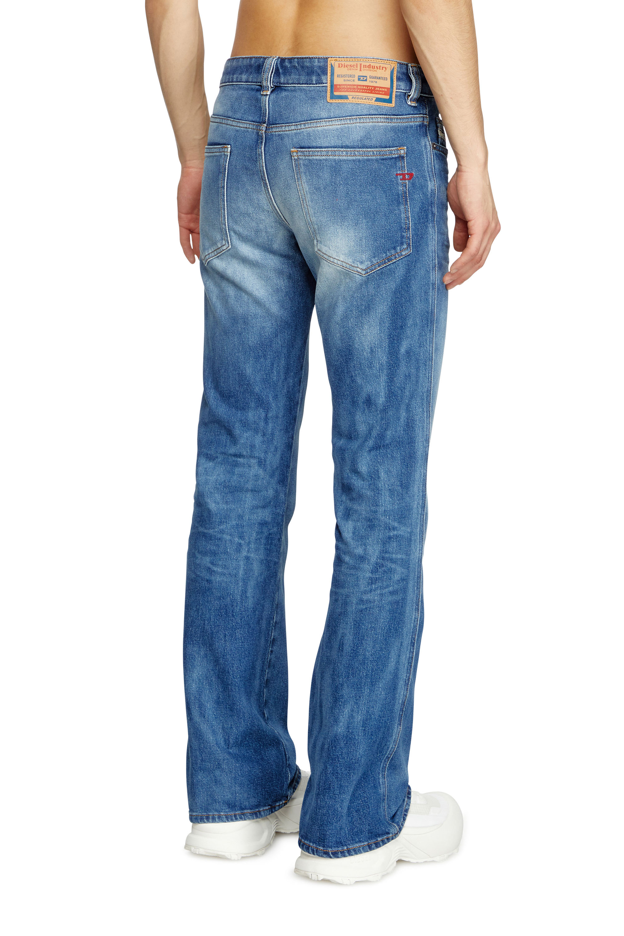 Diesel - Bootcut Jeans 1998 D-Buck 09L19 Hombre, Azul medio - 4