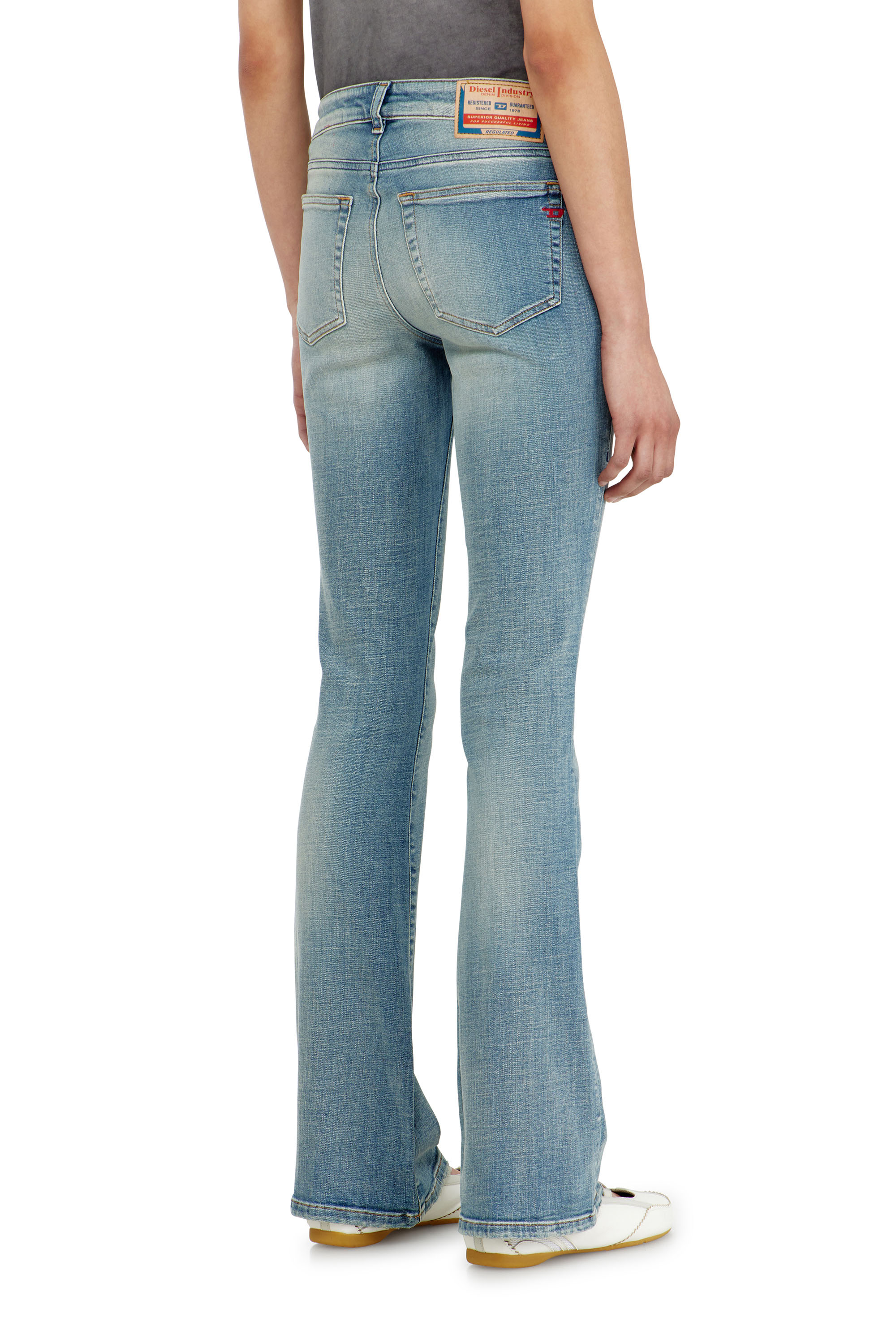 Diesel - Bootcut Jeans 1969 D-Ebbey 09P42 Mujer, Azul Claro - 5