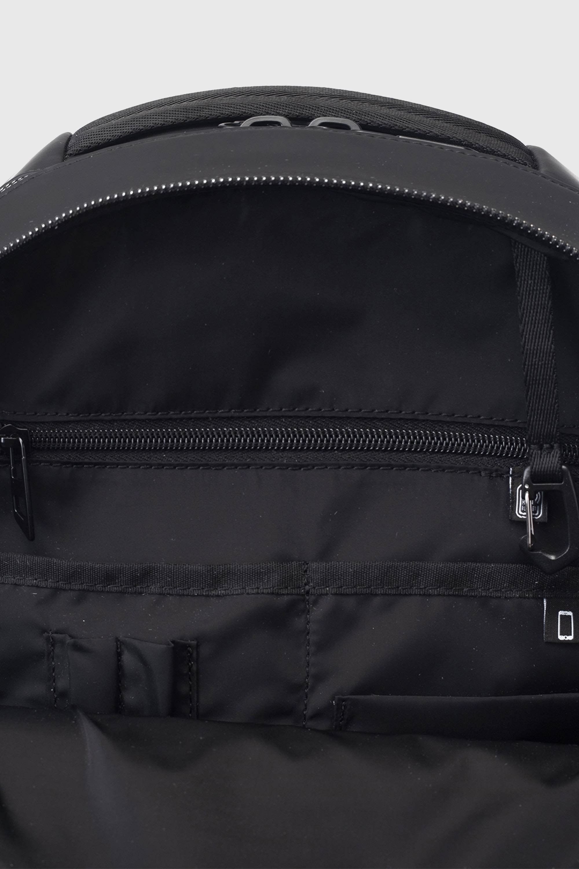Diesel - DIESEL ALUMINUM BACKPACK DSB003, Mochila empresarial funcional Unisex in Negro - 2