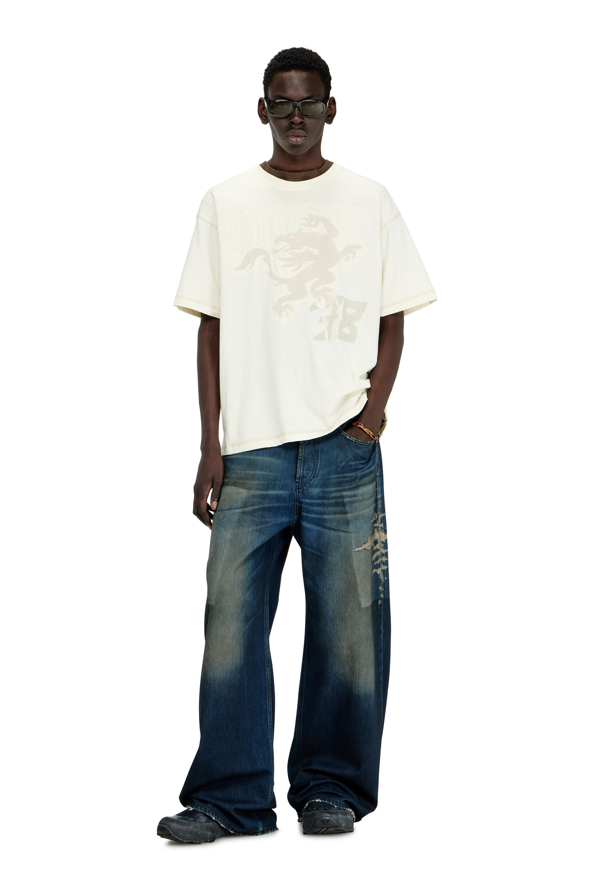 Diesel - T-BOXT-NOTCH, Camiseta relaxed con estampados y bordados Hombre in Blanco - 2