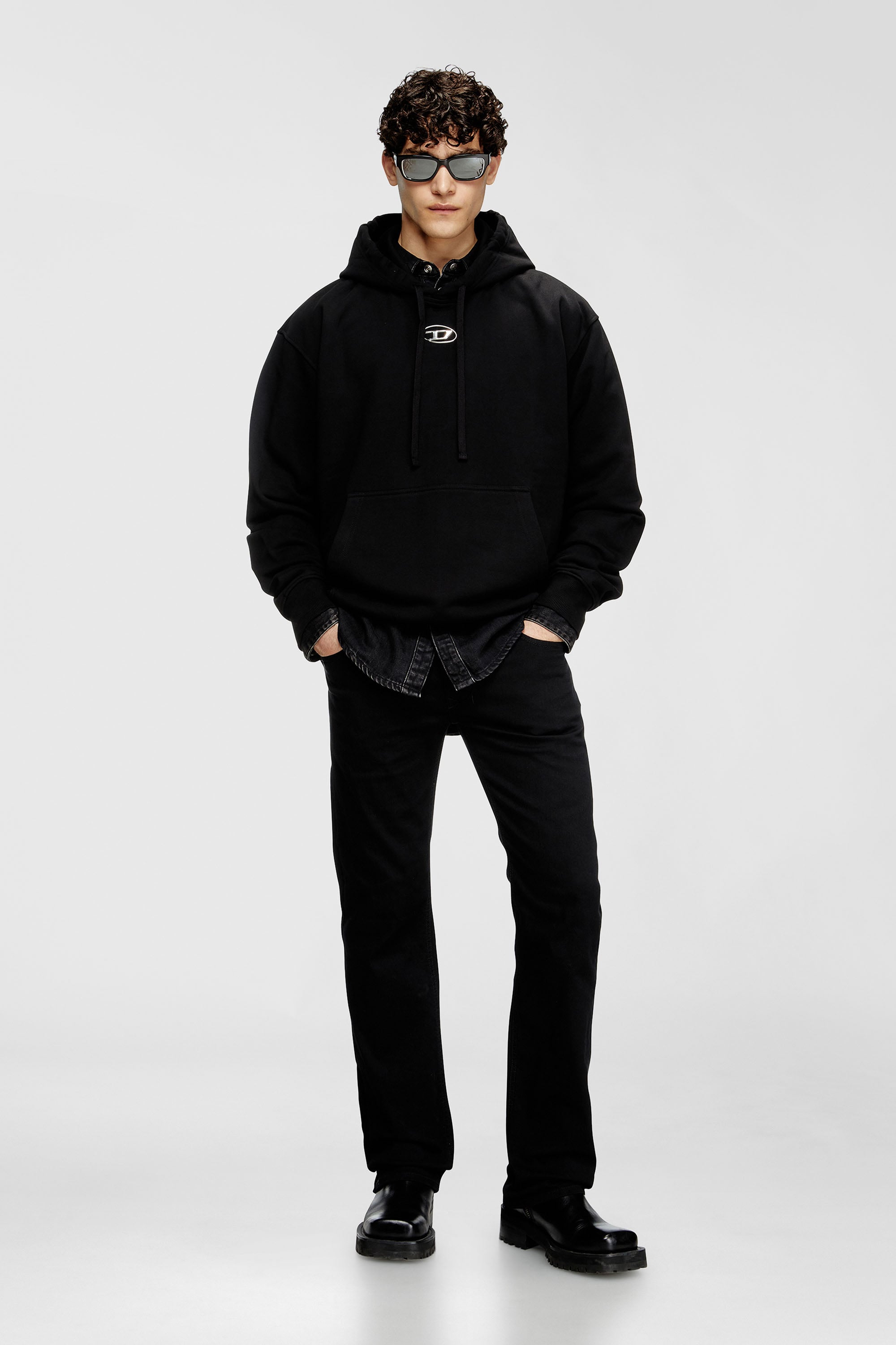 Diesel - S-MACS-HOOD-OD, Sudadera con capucha extragrande con logotipo met&aacute;lico Hombre in Negro - 2