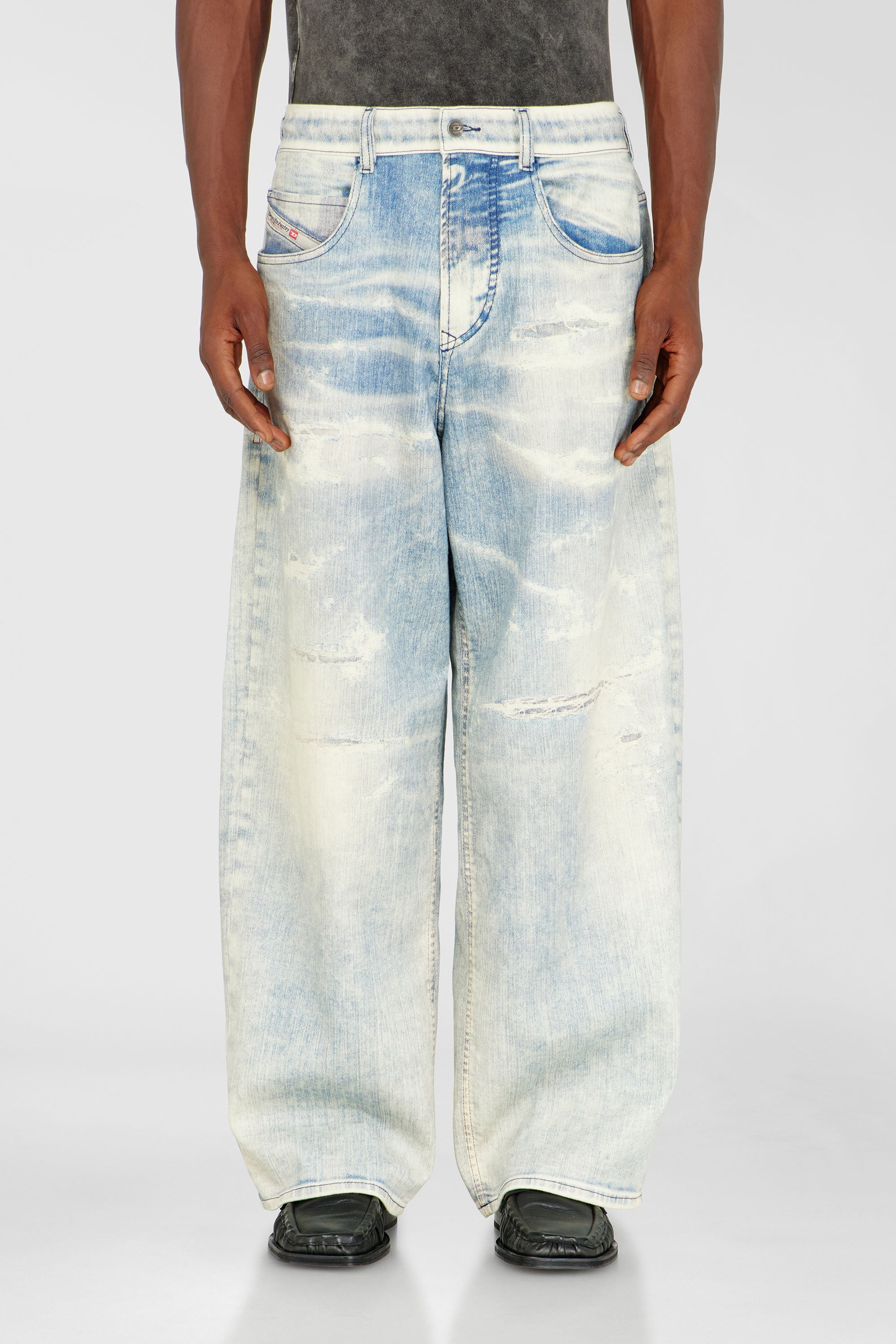 Diesel - Relaxed 2097 D-Enim-M Joggjeans&reg; 068XM Unisex, Azul Claro - 1