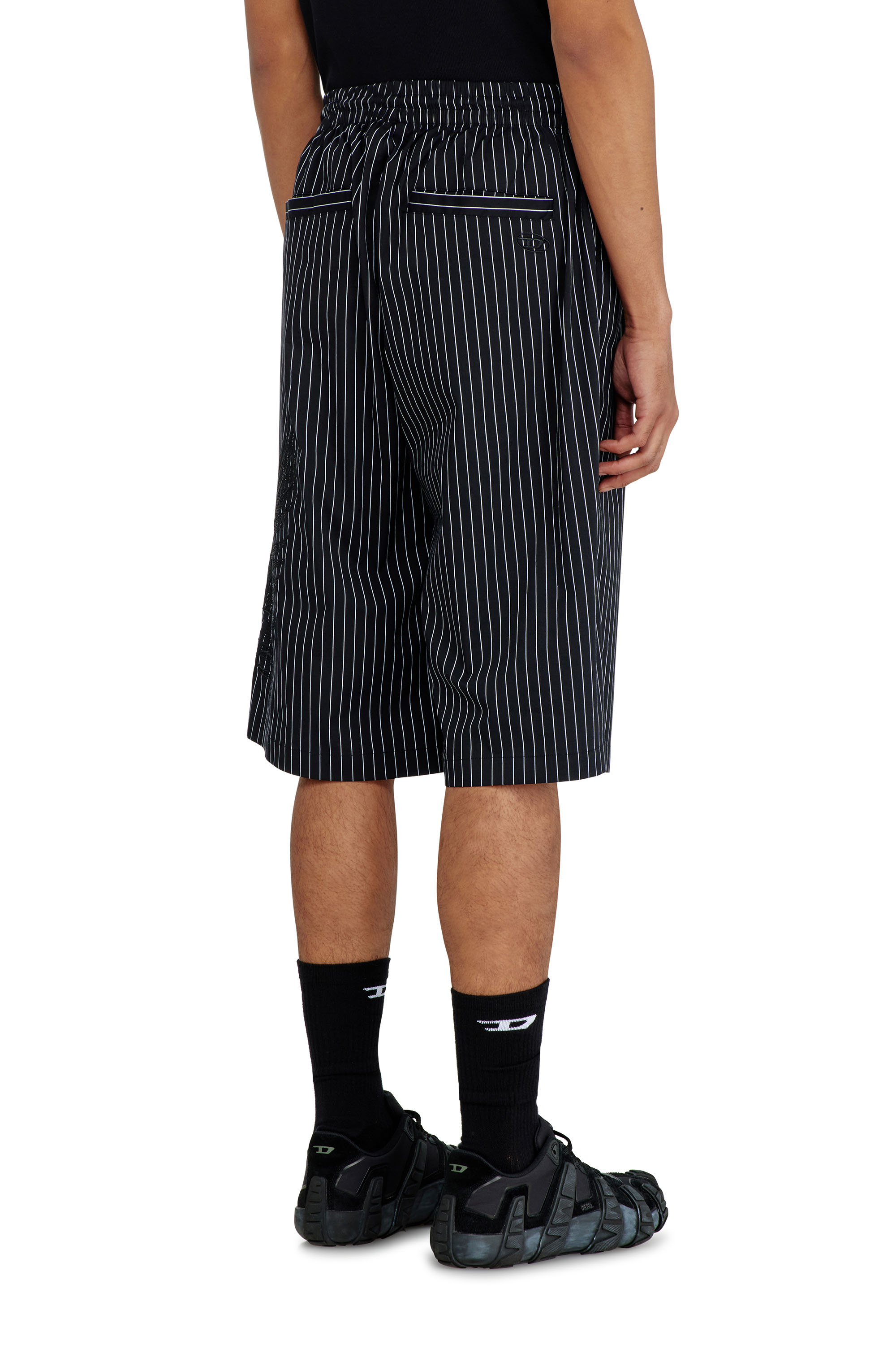 Diesel - P-THEO-SHORT-NJCA, Short pants con bordes de pinstripe y bordado Phoenix Hombre in Negro - 3