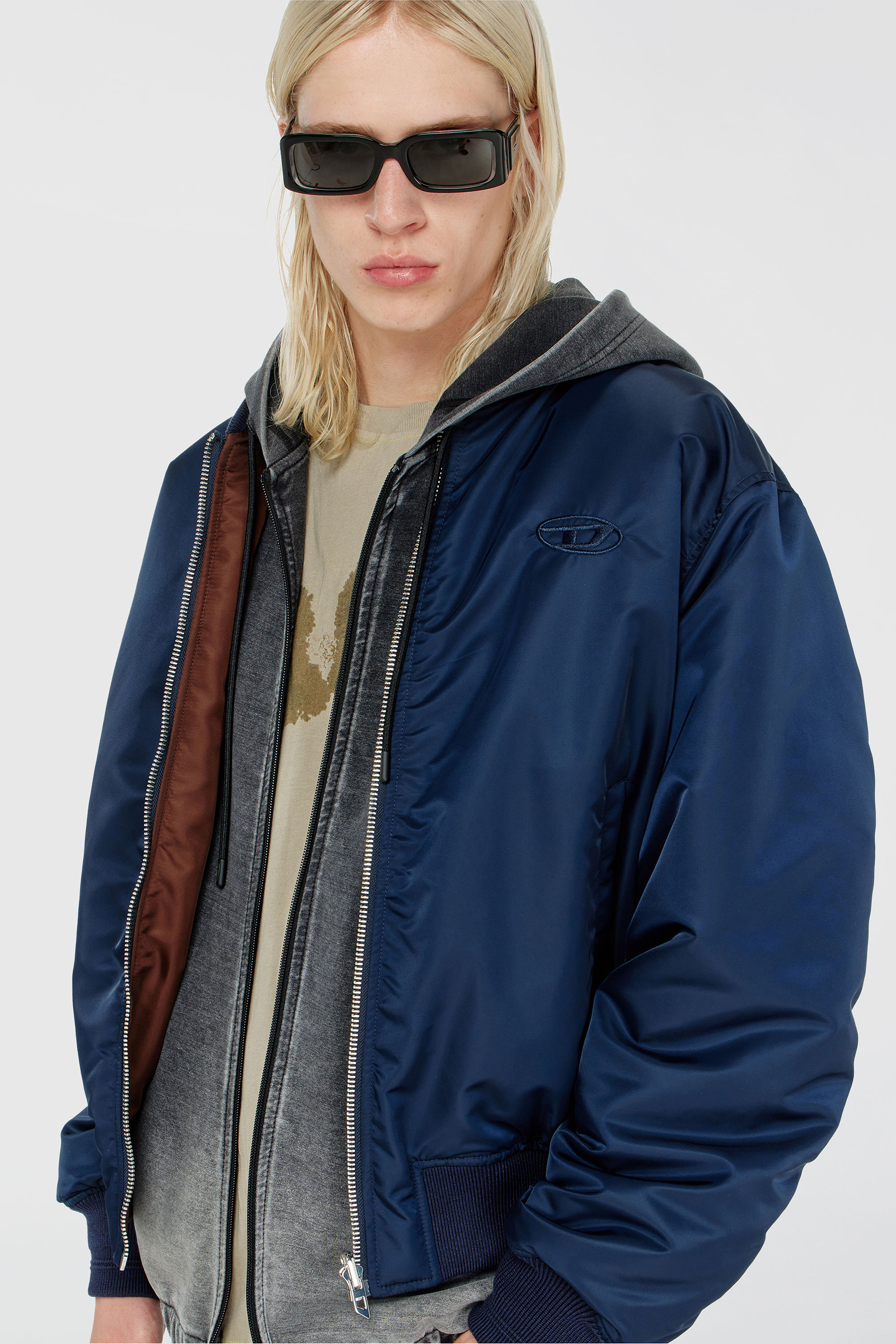Diesel - W-TYPE-D1, Chaqueta bomber acolchada con bordado Oval D Hombre in Azul marino - 6