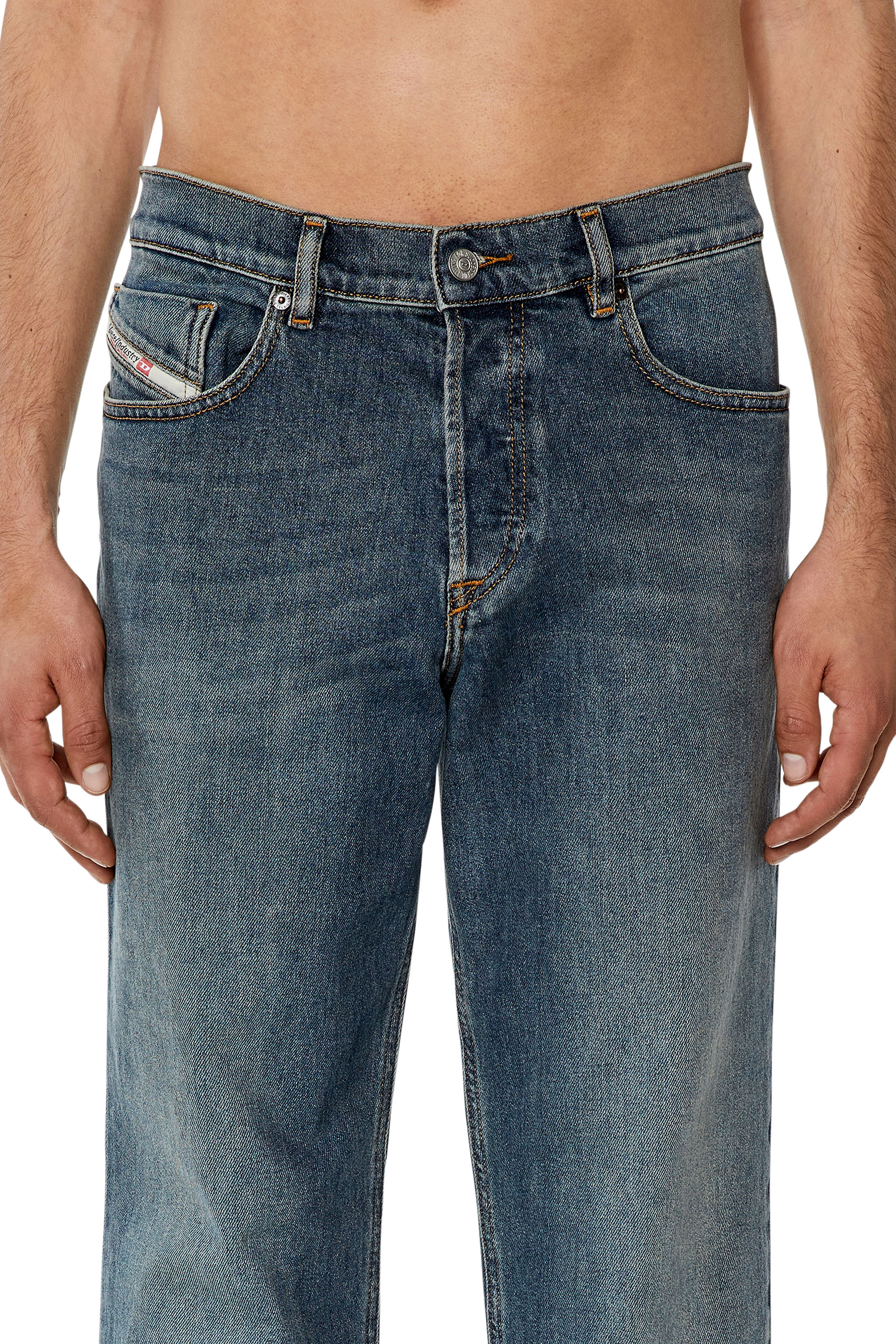Diesel - 2023 D-Finitive 09F74 Tapered Jeans, Azul medio - Image 3