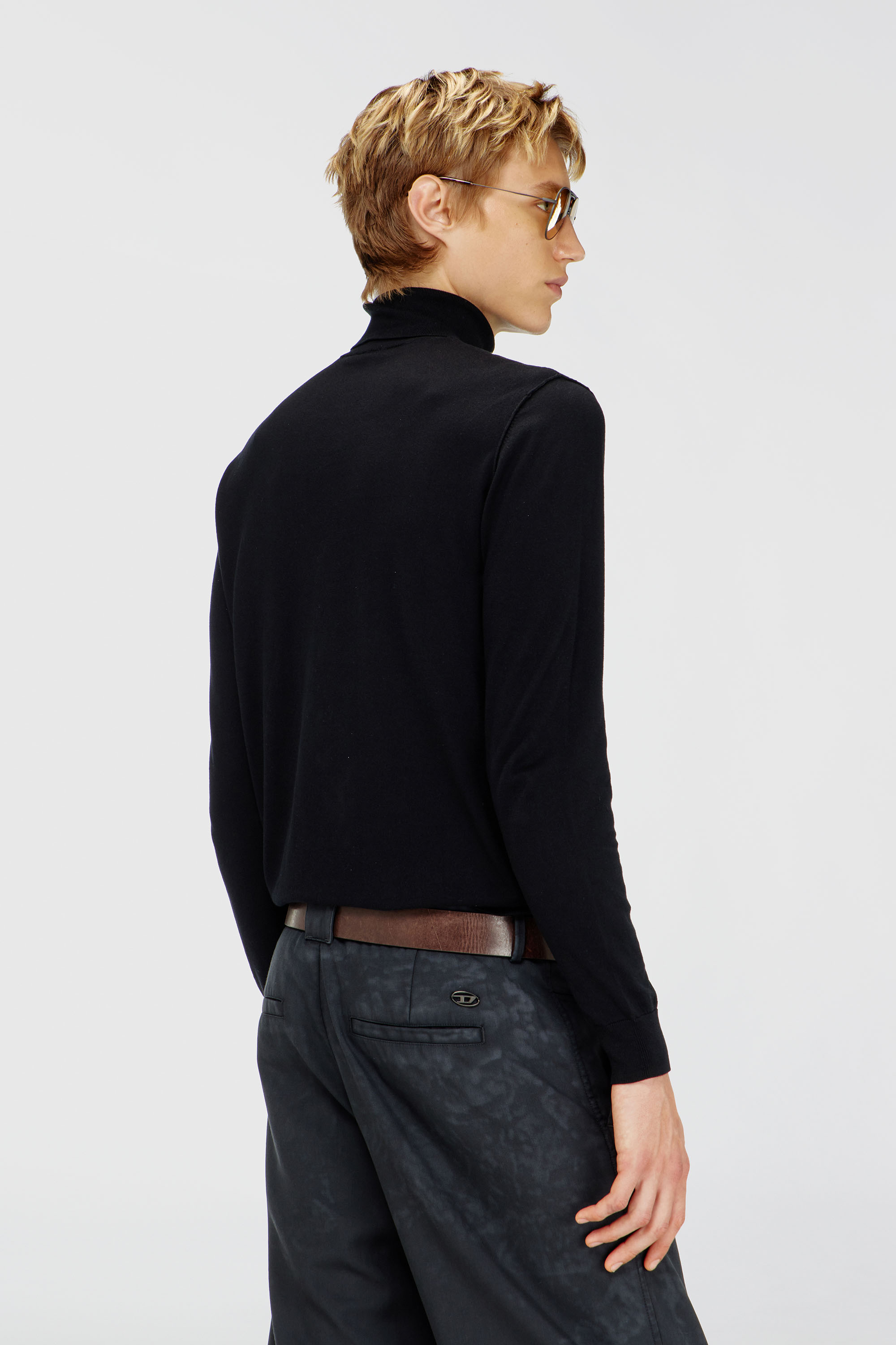 Diesel - K-FREEX-LUP-TAG-T92, Jersey de cuello alto de algod&oacute;n con parche del logotipo Oval D Hombre in Negro - 4