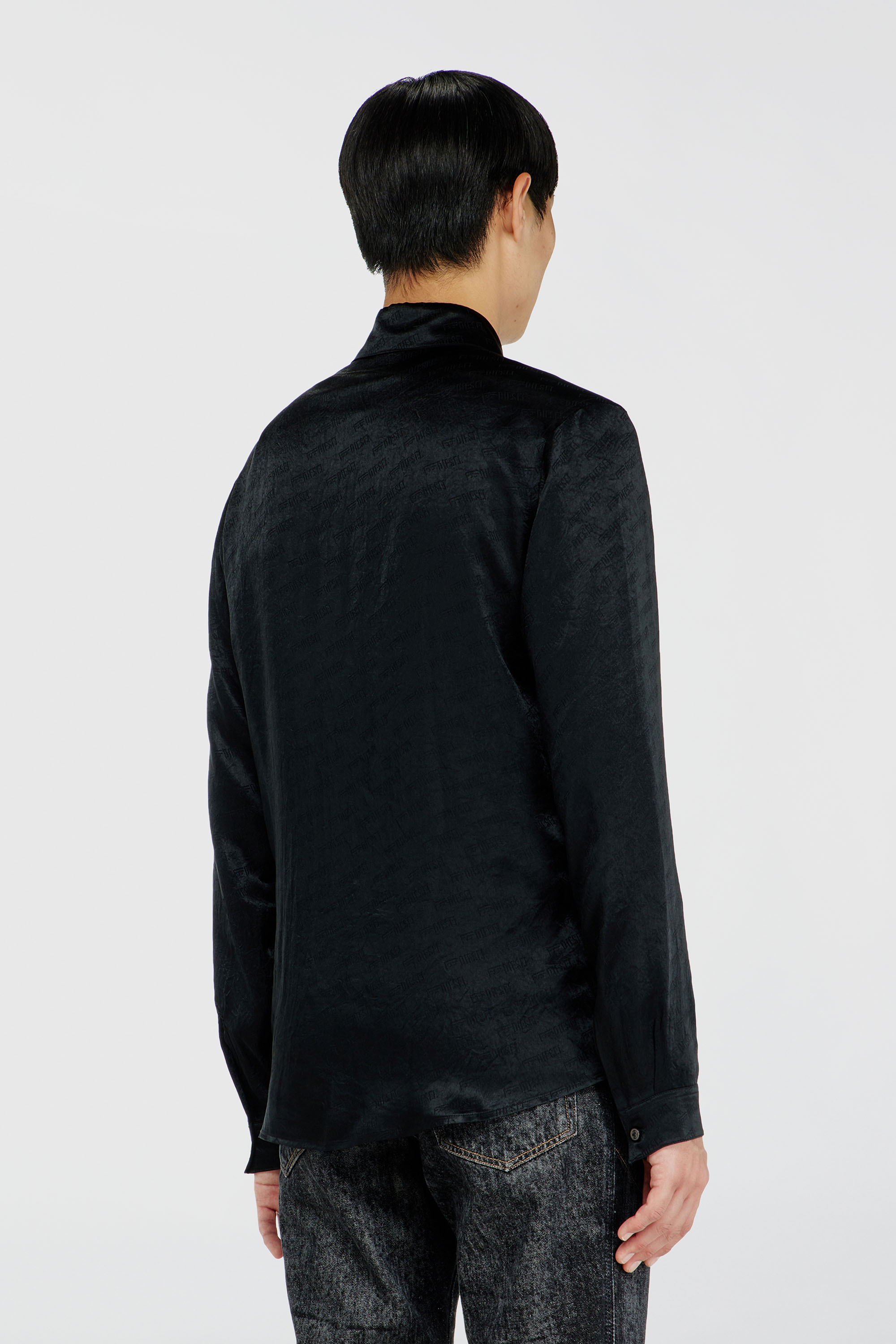 Diesel - S-KINNY-EFBZ, Camisa de sat&eacute;n arrugado jacquard con logo Hombre in Negro - 4