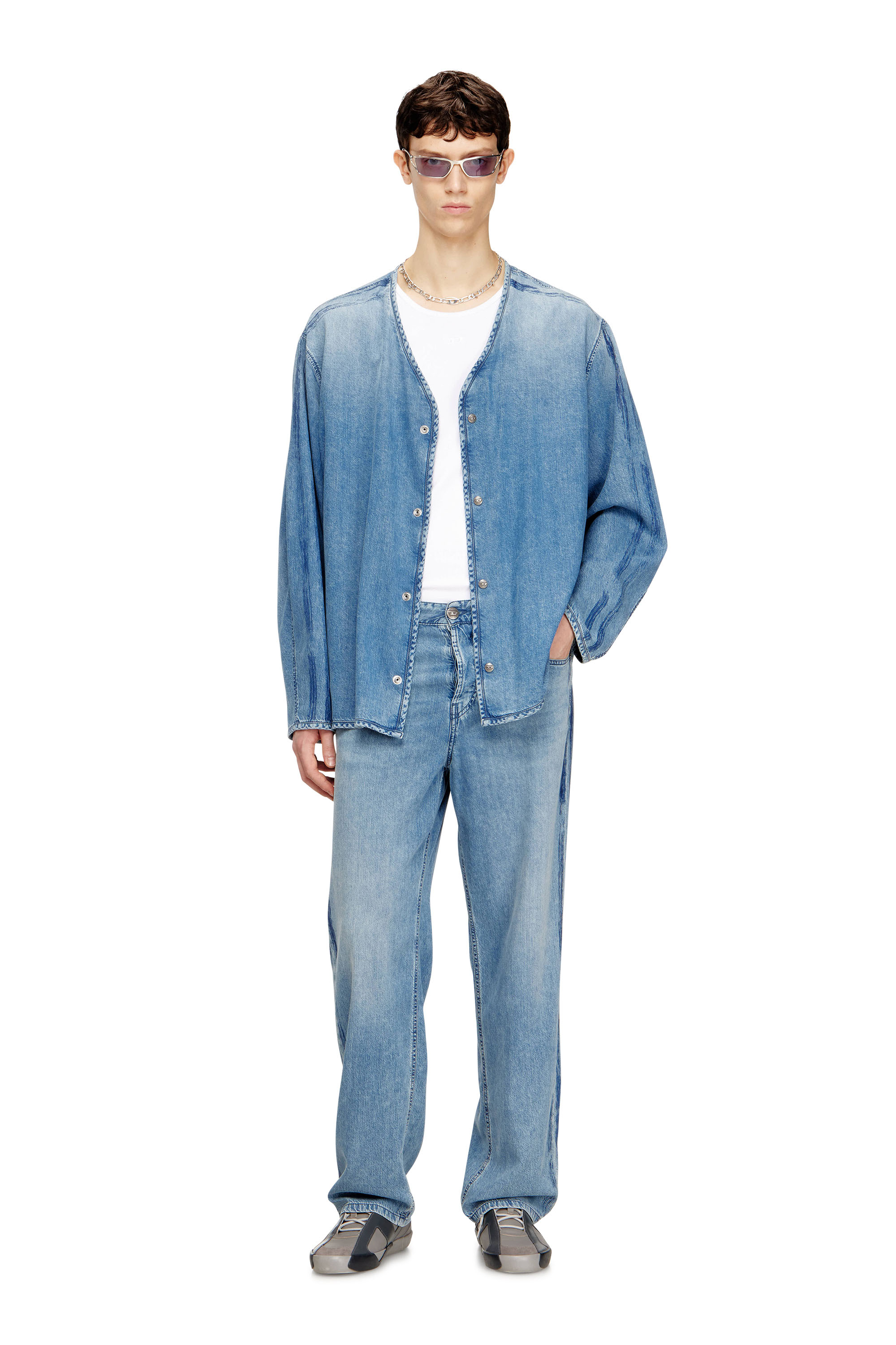 Diesel - D-CADI-S, Camiseta de escote en V de denim fluido con rayas Hombre in ToBeDefined - 2