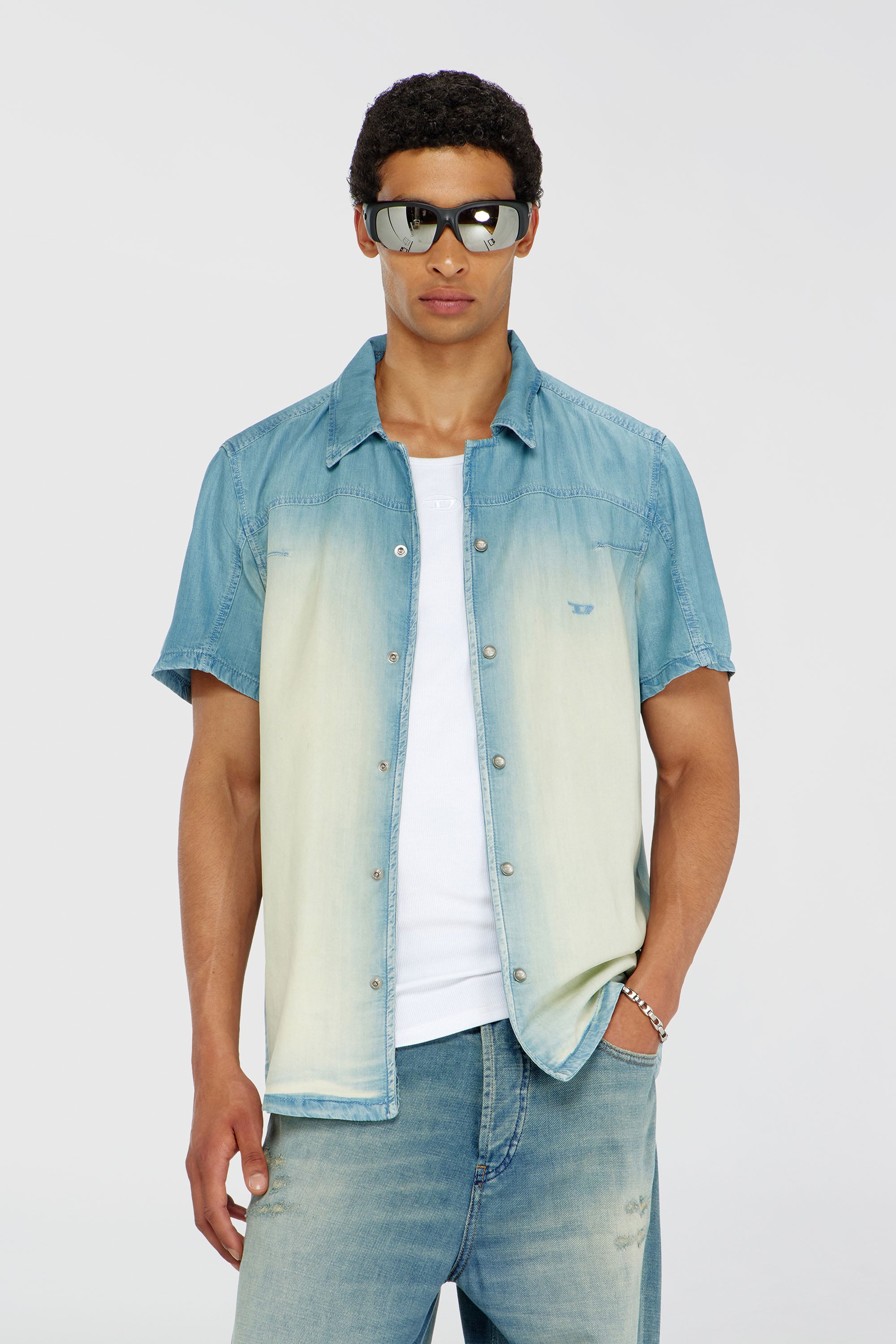 Diesel - D-CLARIVO-S, Camisa de manga corta en denim fluido con lavado oscuro Hombre in Azul marino - 1