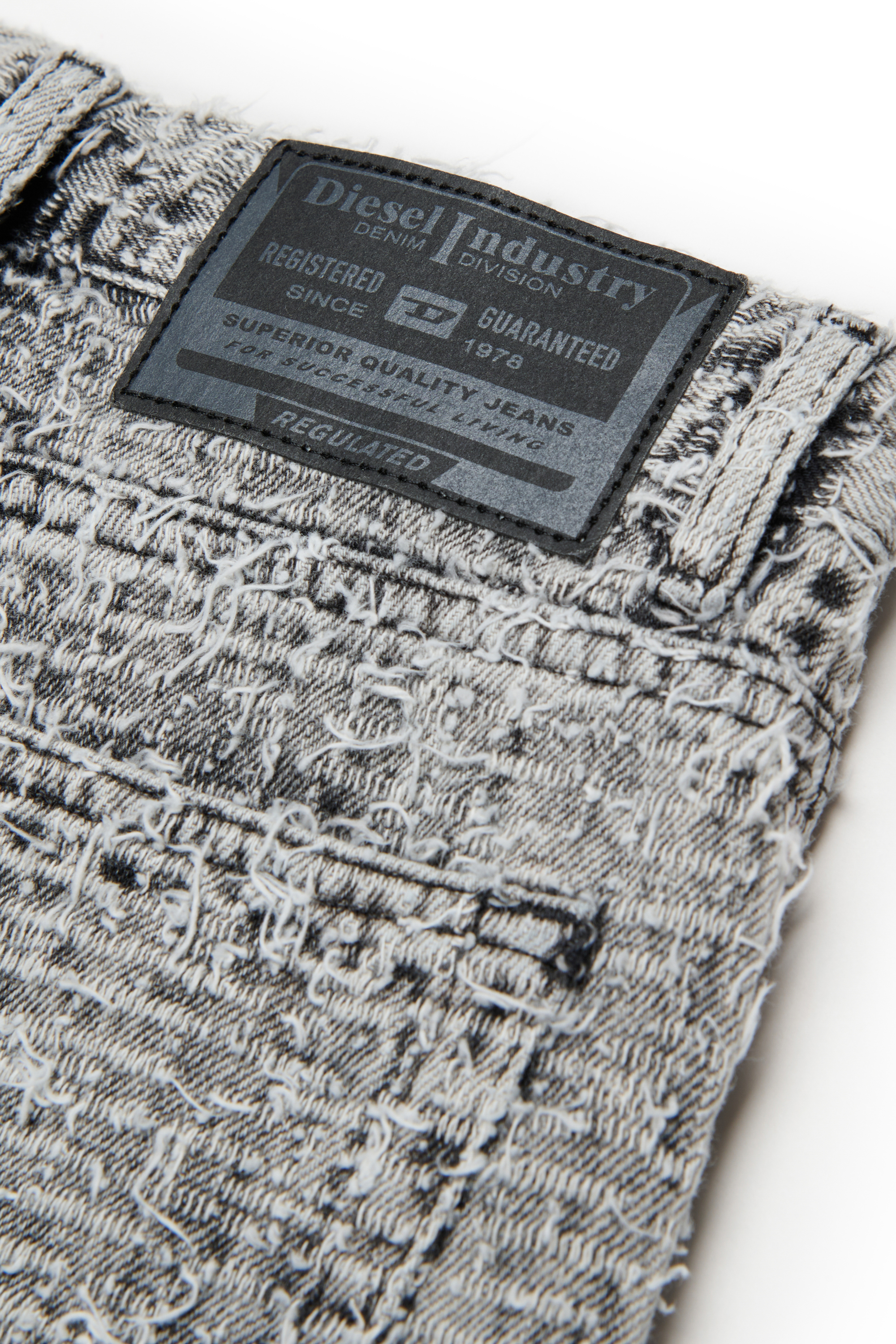 Diesel - D-ARGJX-SHORT-J, Shorts vaqueros con acabado texturizado Mujer in Gris - 4