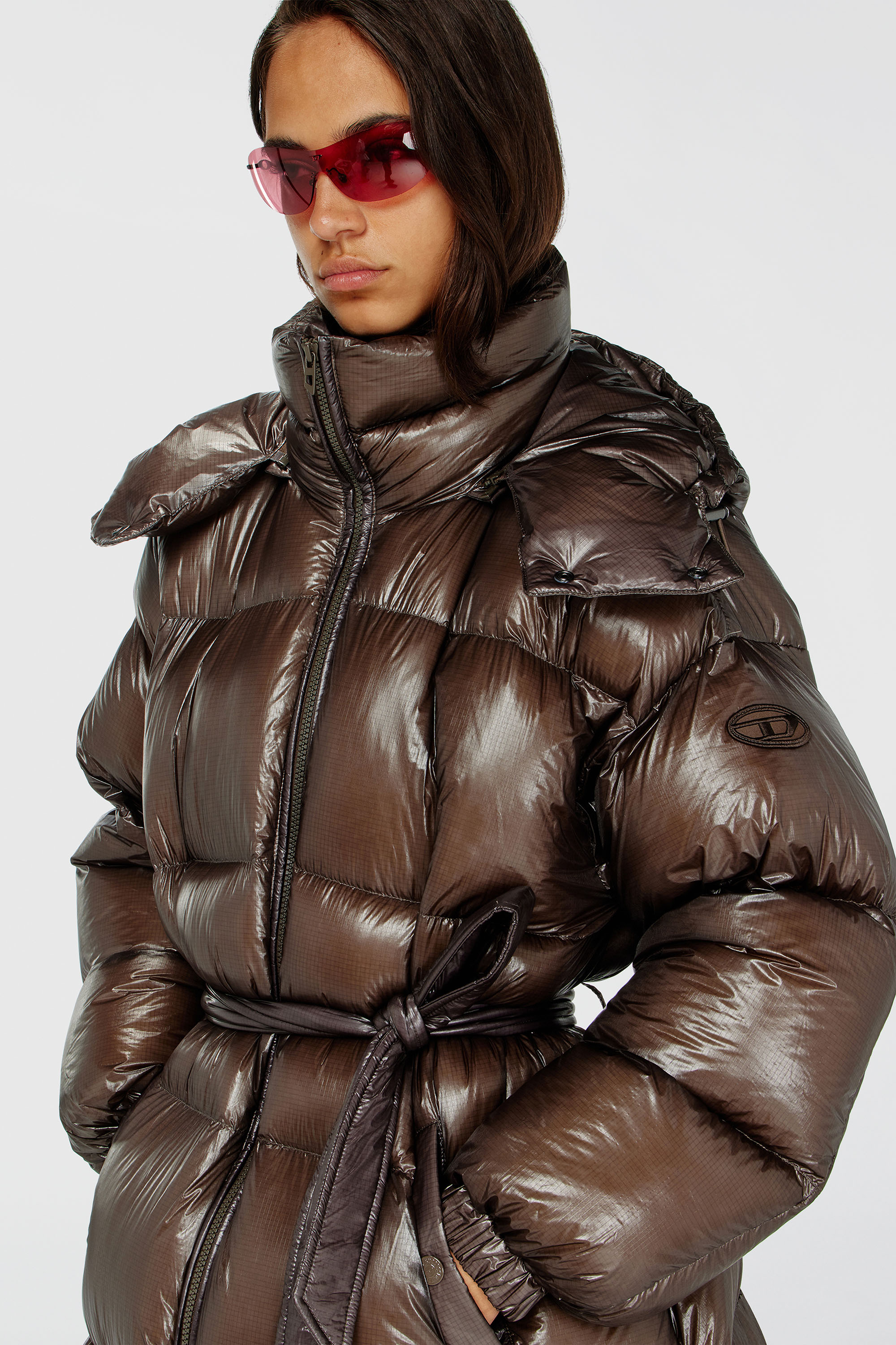 Diesel - W-ISHER, Abrigo acolchado tipo puffer en ripstop ultraligero Mujer in Marr&oacute;n - 5