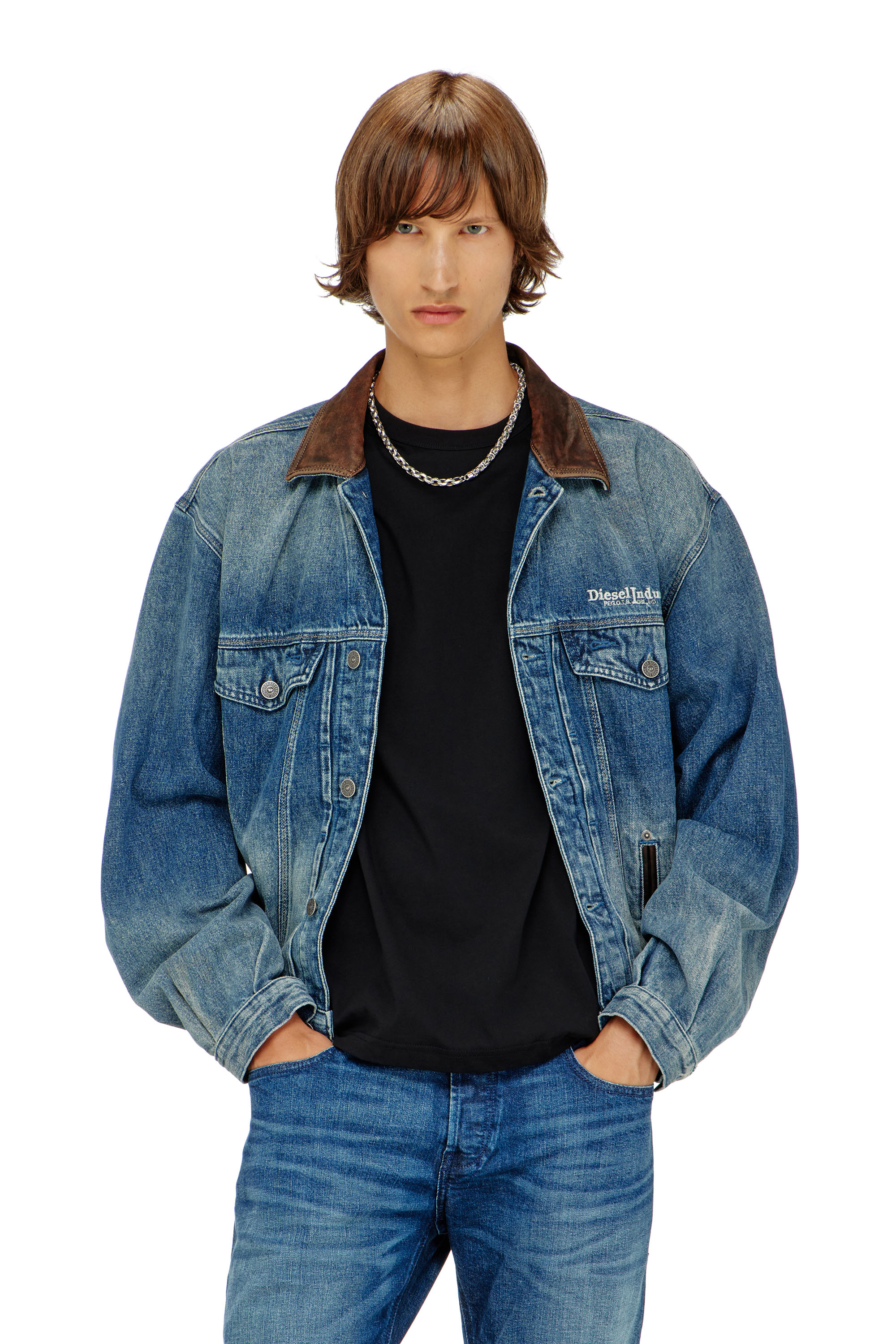 Diesel - D-DENVER-S1, Chaqueta vaquera tipo trucker con adornos de cuero en contraste Unisex in Azul marino - 3