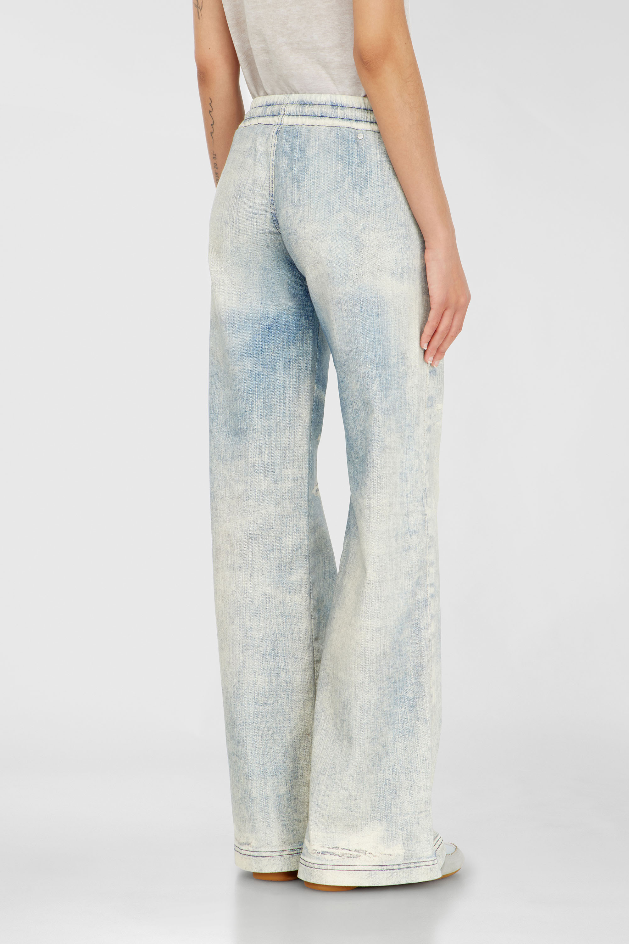 Diesel - Relaxed 2078 D-Ainty Joggjeans&reg; 068XM Mujer, Azul Claro - 3