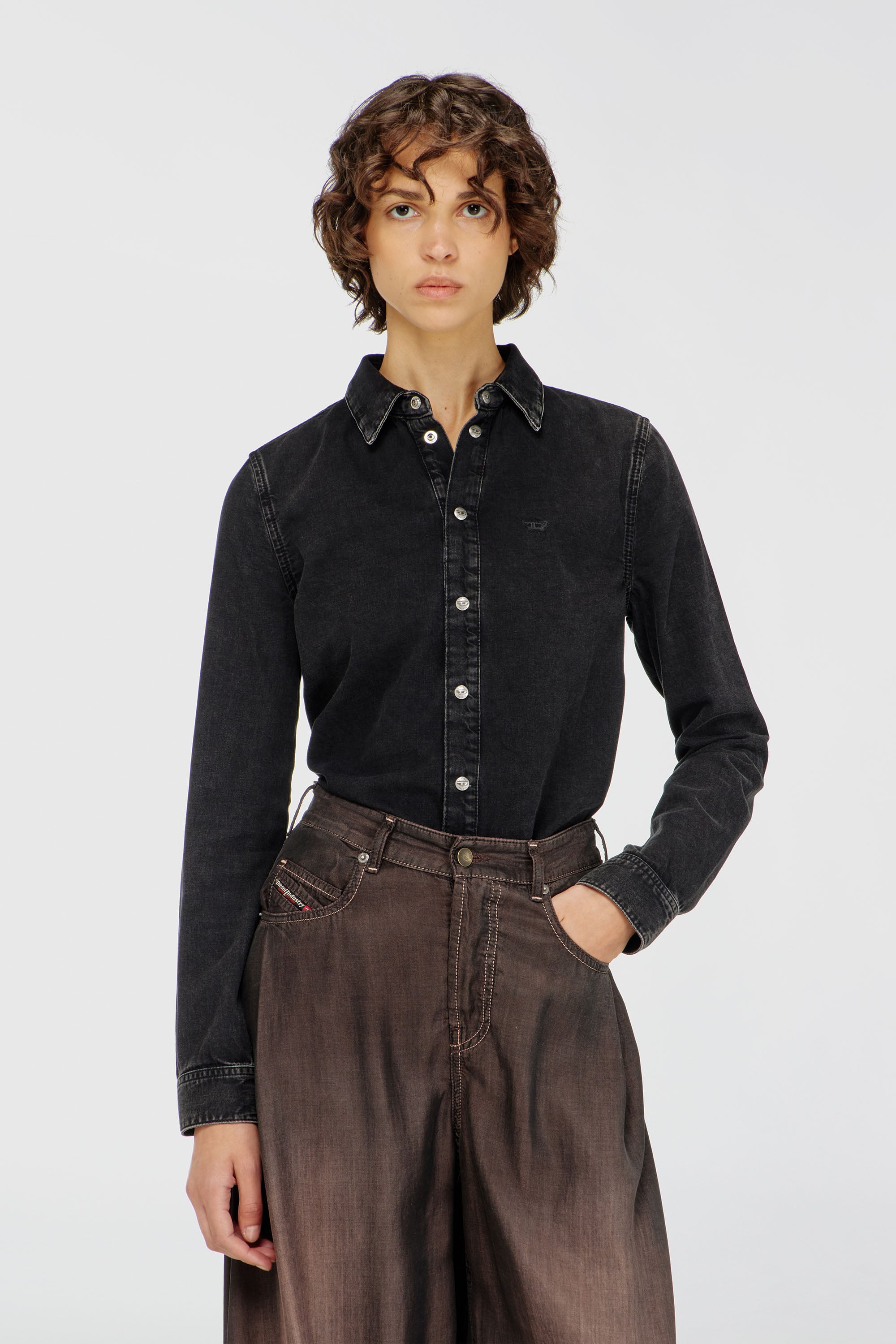 Diesel - DE-EAZY, Camisa de mezclilla con costuras contrastantes Mujer in Negro - 1