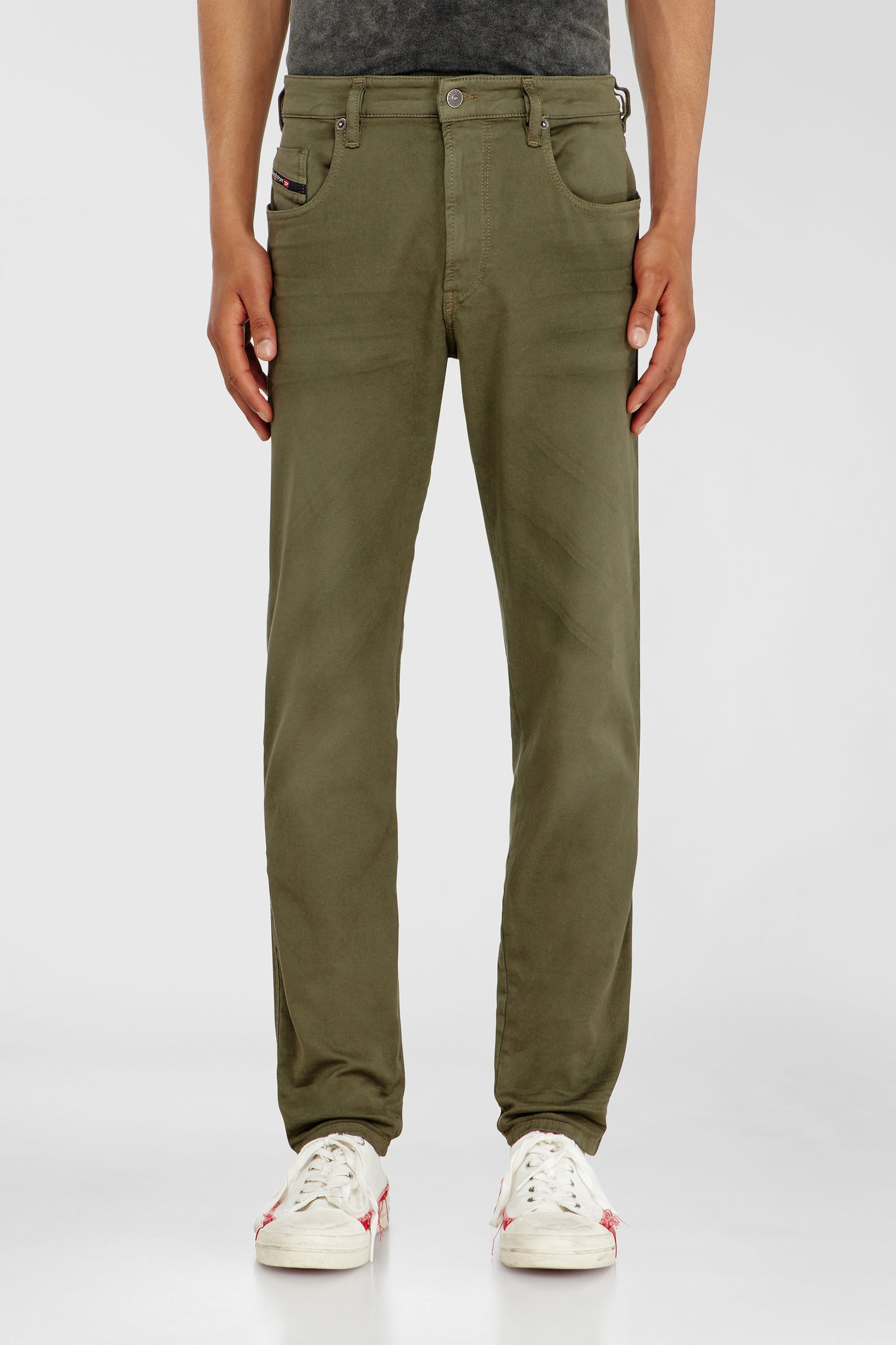 Diesel - Slim 2062 D-Strukt Joggjeans&reg; 0670M Hombre, Verde Militar - 1