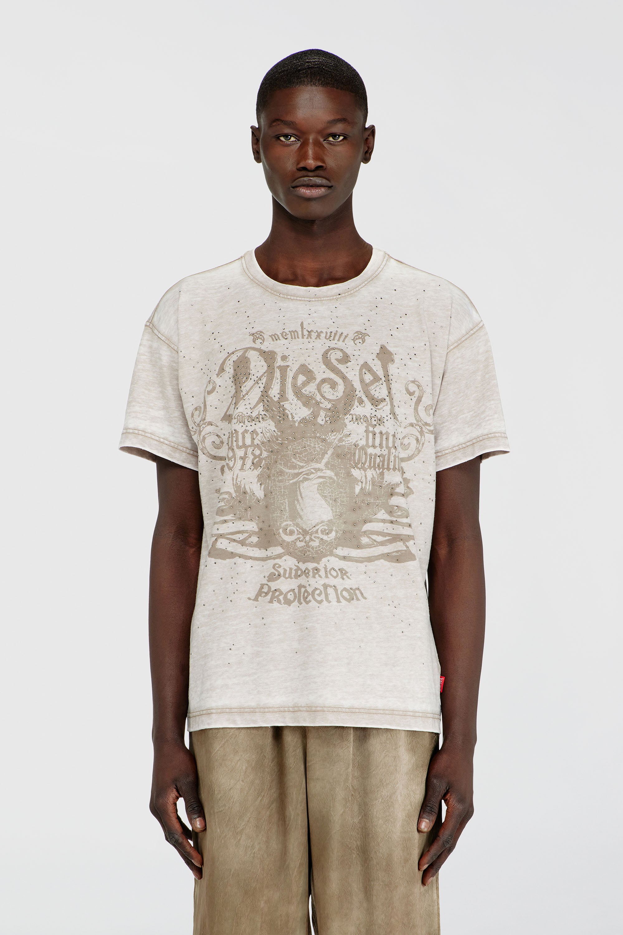 Diesel - T-NORM-AA8, Camiseta de jersey con lavado burnout y tachuelas Hombre in Beige - 1