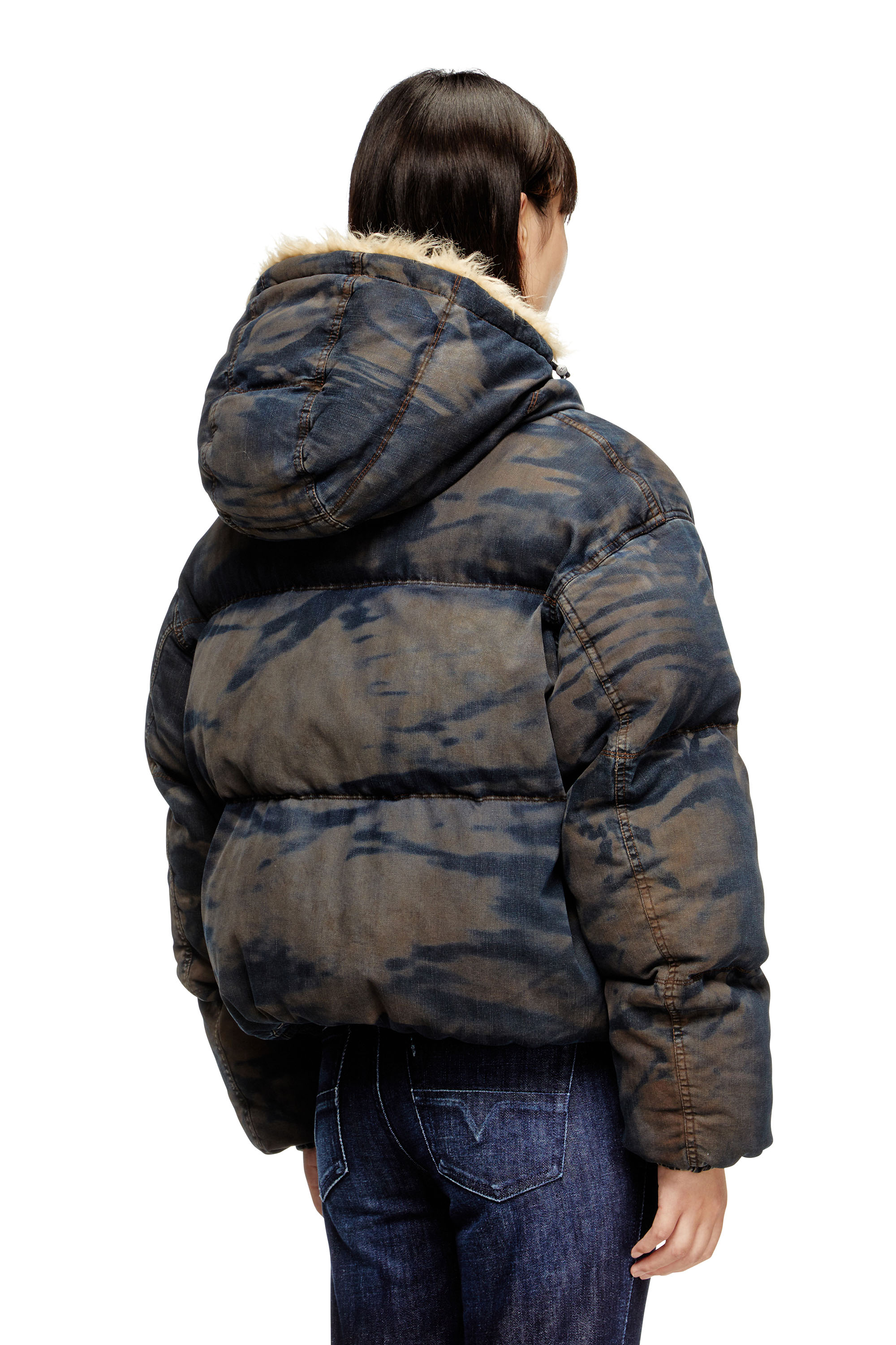 Diesel - W-AVES-FUR, Chaqueta de plumón con capucha y estampado de camuflaje efecto denim lavado Mujer in Multicolor - 4